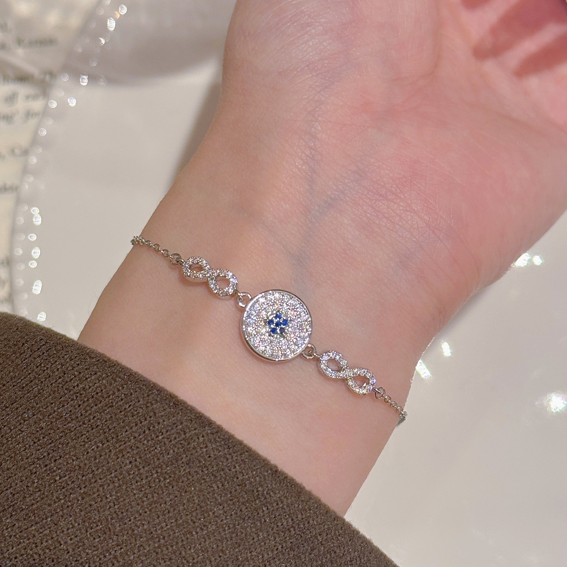 Geometric Round Bracelet, Luxury Niche Minimalist Hand Jewelry, Crystal Flower Elegant Exquisite Bracelet