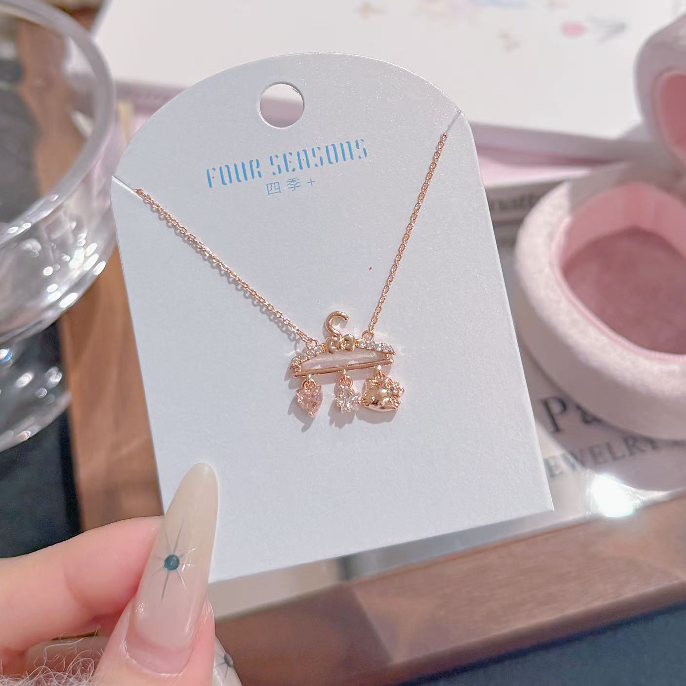 Cute Hanger Cat Necklace Elegant Luxury Sweet Clavicle Chain Women Fashion Jewelry