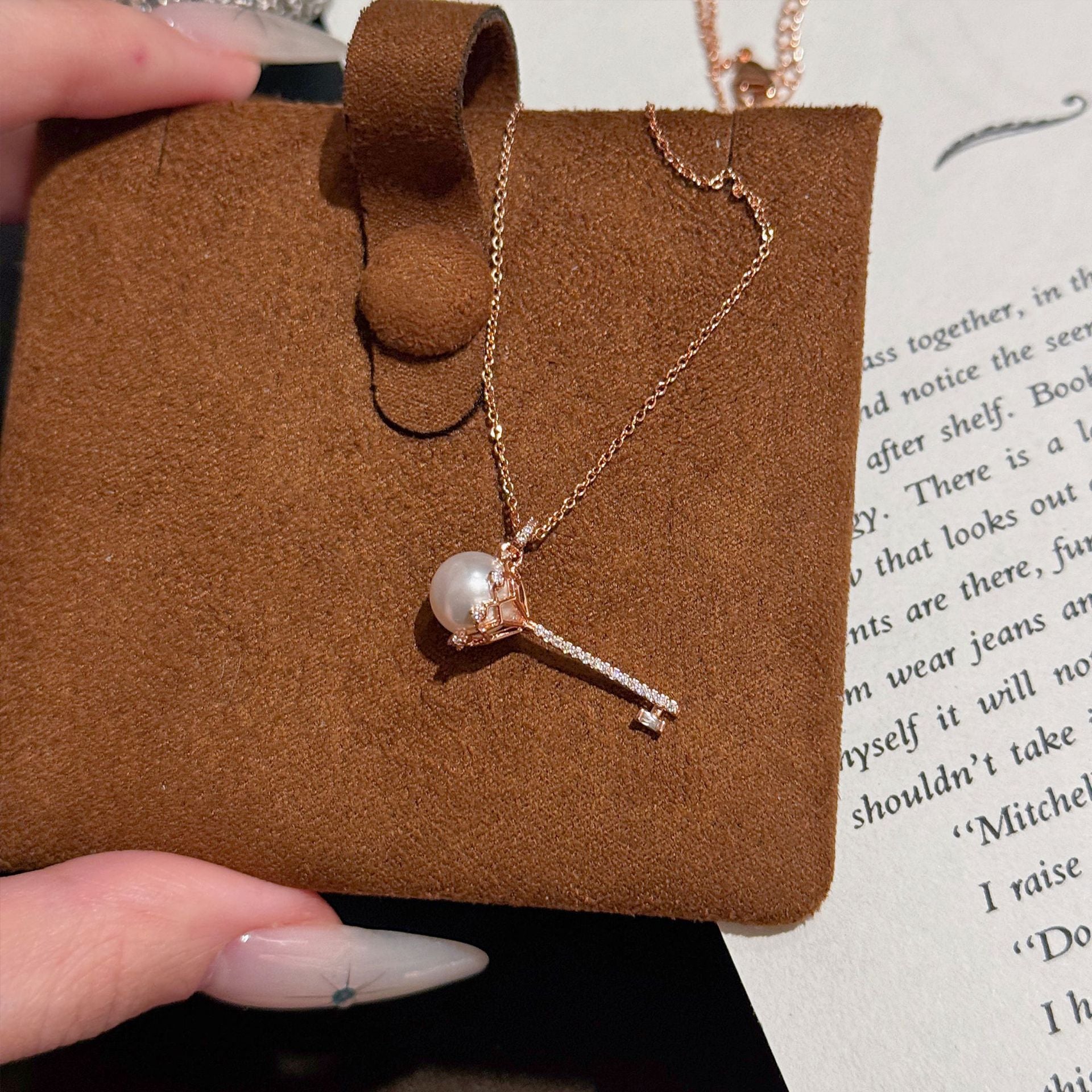 Spring New Pearl Key Pendant Clavicle Necklace, Luxury Elegant Dainty Jewelry, Perfect Gift for Girlfriend