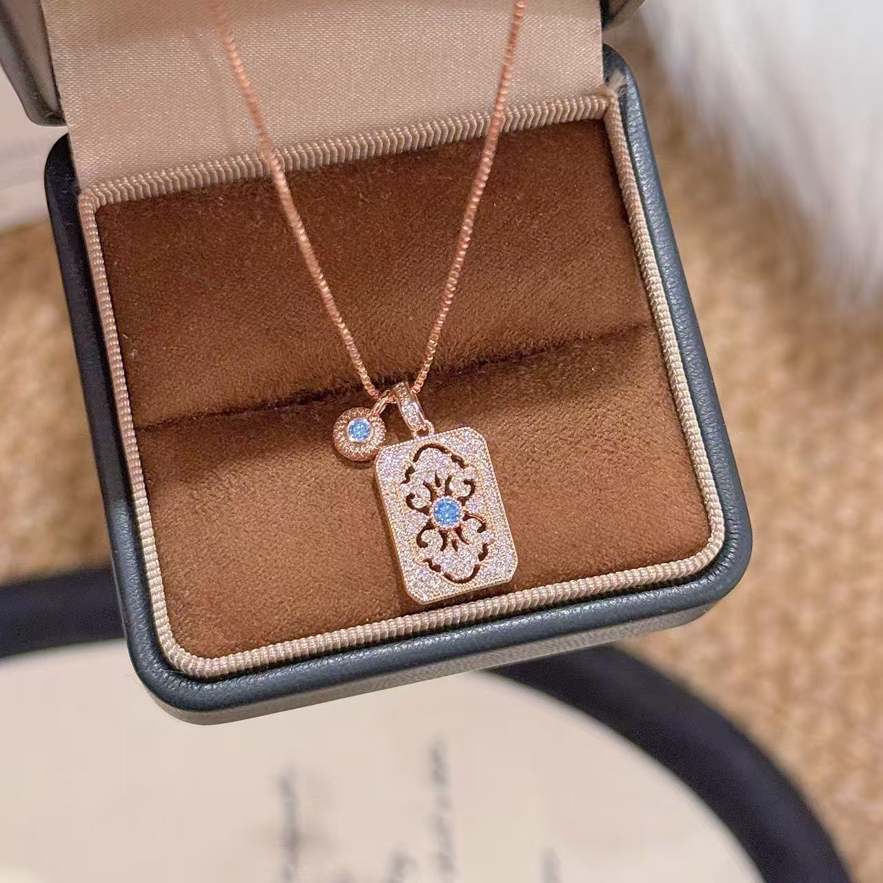 Square Plain Pendant Necklace with Shiny Zircon, Luxury Minimalist Geometric Clavicle Chain All-match Women Jewelry