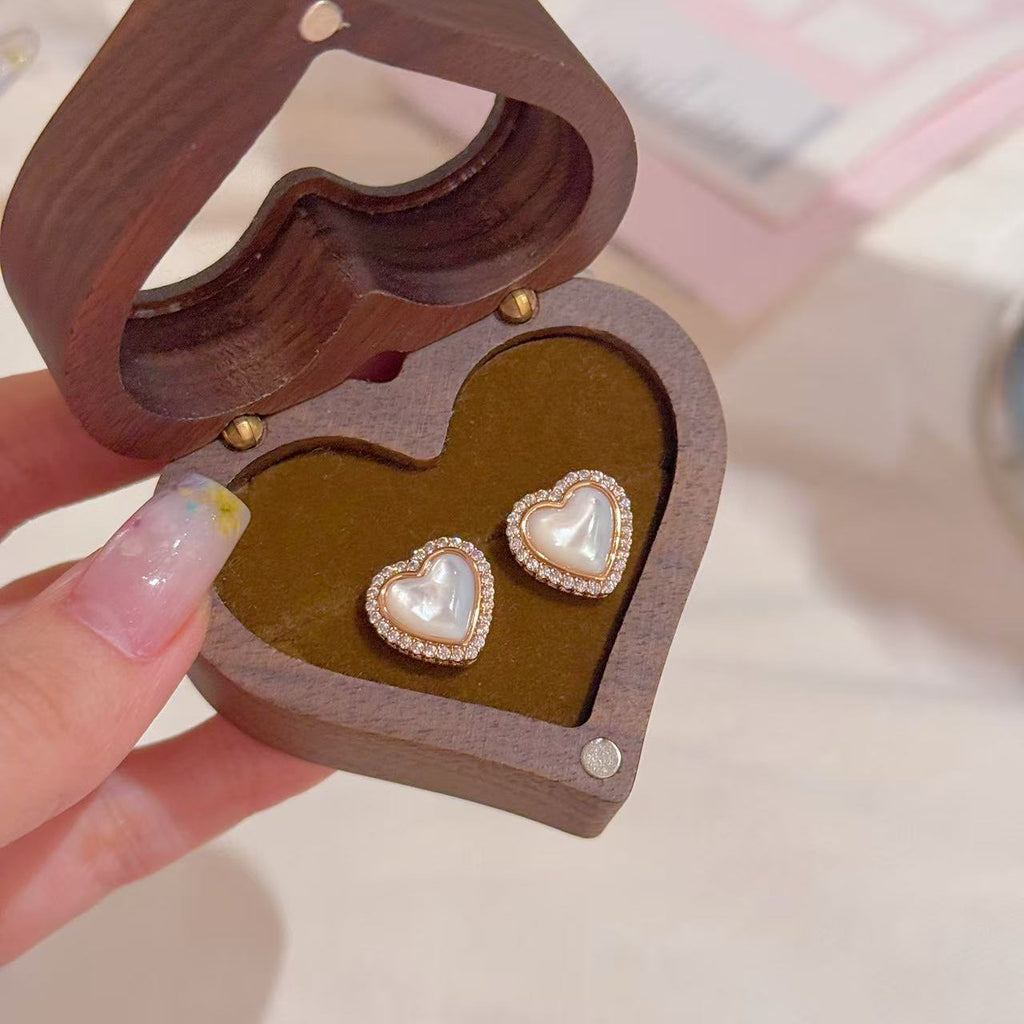 Light Luxury Heart Earrings, Curved Shell Stud Earrings with S925 Silver Needle, Sweet Exquisite Temperament Versatile Ear Jewelry