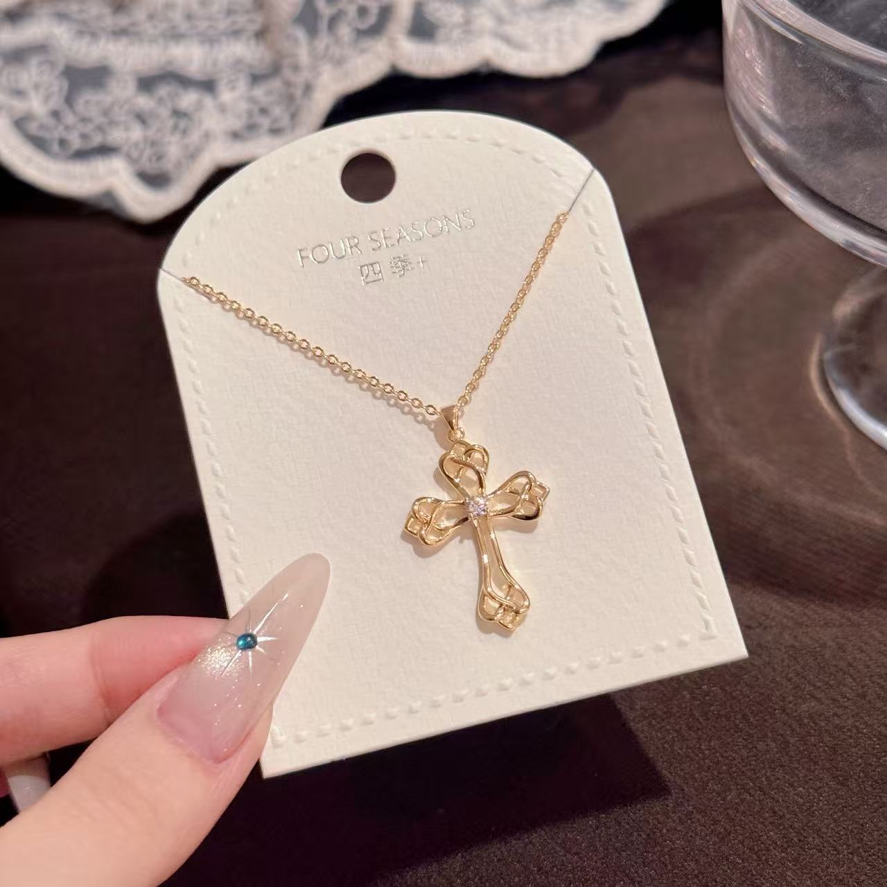 Gold Dainty Necklace Minimalist Luxury Clavicle Chain Elegant Fashion All-match Commute Jewelry Gifts for Girlfriend