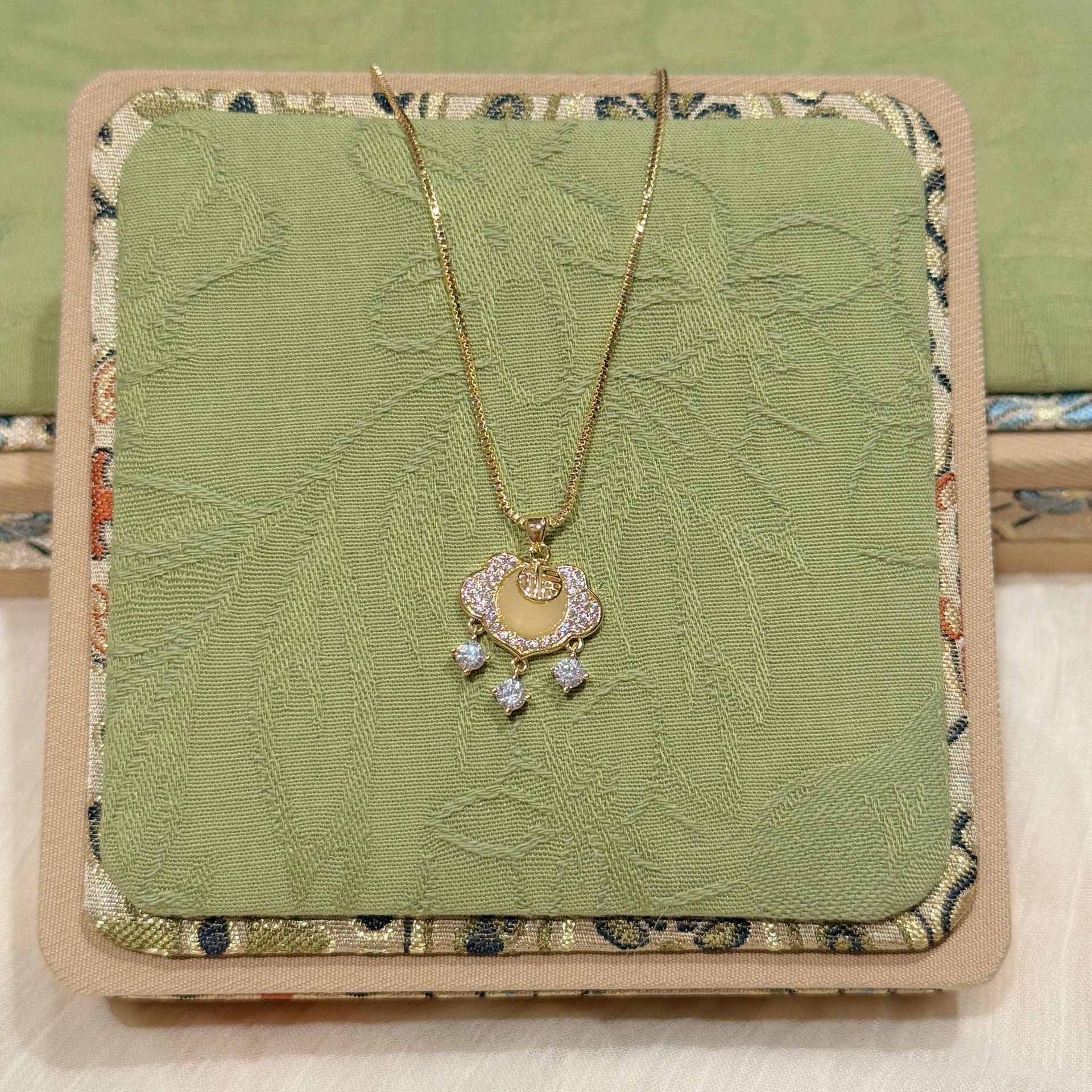 Vintage Gourd Peace Lock Necklace, Chinese Style Ginkgo Leaf Necklace, Zodiac Year Elegant Exquisite National Trend Jewelry for Women