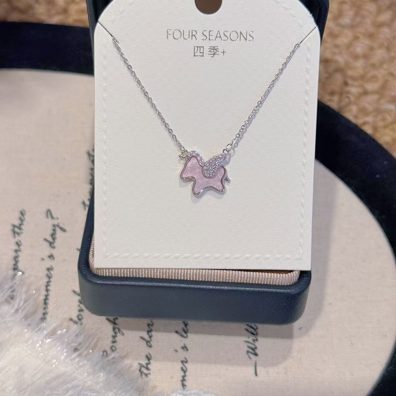 Lucky Horse Pendant Clavicle Chain, Natural Shell Zodiac Necklace, Stylish Versatile Neck Chain, Ideal Gift for Horse Zodiac