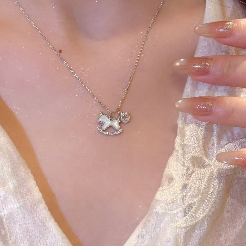 Lucky Horse Pendant Clavicle Chain, Natural Shell Zodiac Necklace, Stylish Versatile Neck Chain, Ideal Gift for Horse Zodiac
