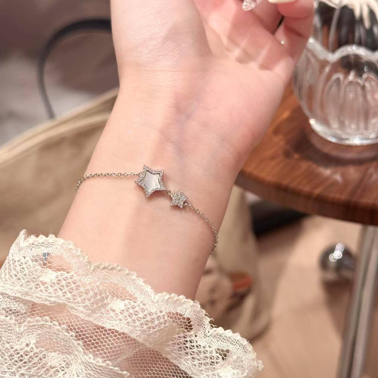 Four Seasons Charm Aquamarine Bracelet, Fashion Niche Sparkling Women Hand Jewelry, High-end Light Luxury Wrist Chain