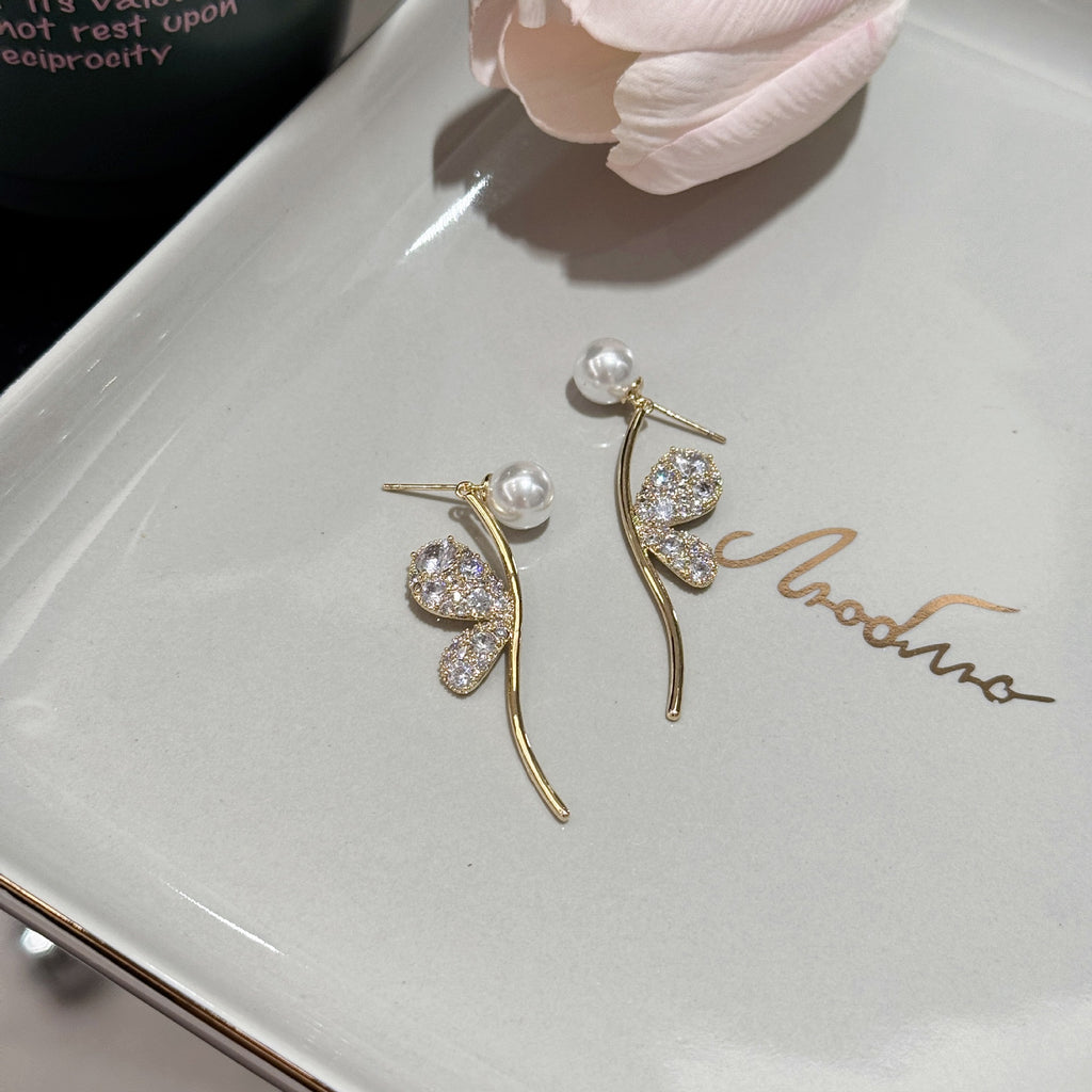 Four Seasons Elegant Long Butterfly Drop Earrings, Luxury Full Paved Rhinestone Pearl Dangle Earrings for Women, Minimal Stylish Fine Jewelry