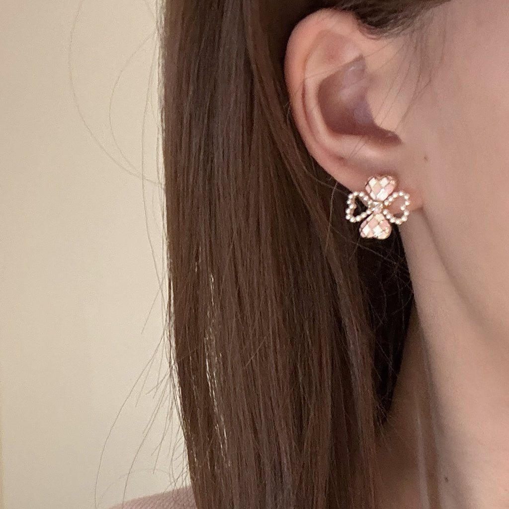 Gentle Texture Heart Pearl Stud Earrings, Luxury Niche Elegant Earrings, Exquisite Temperament All-match Daily Ear Jewelry