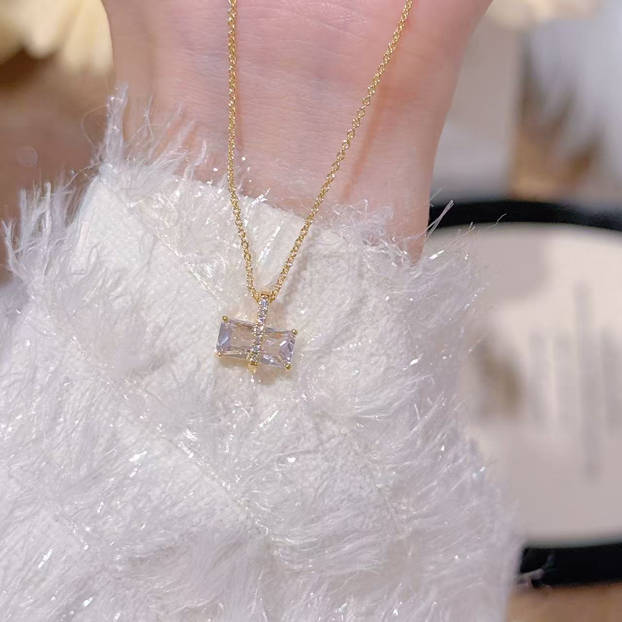 Cube Sugar Pendant Necklace, Luxury Elegant Clavicle Chain, Exquisite Temperament Commute Necklace Romantic Gift for Valentine's Day & New Year