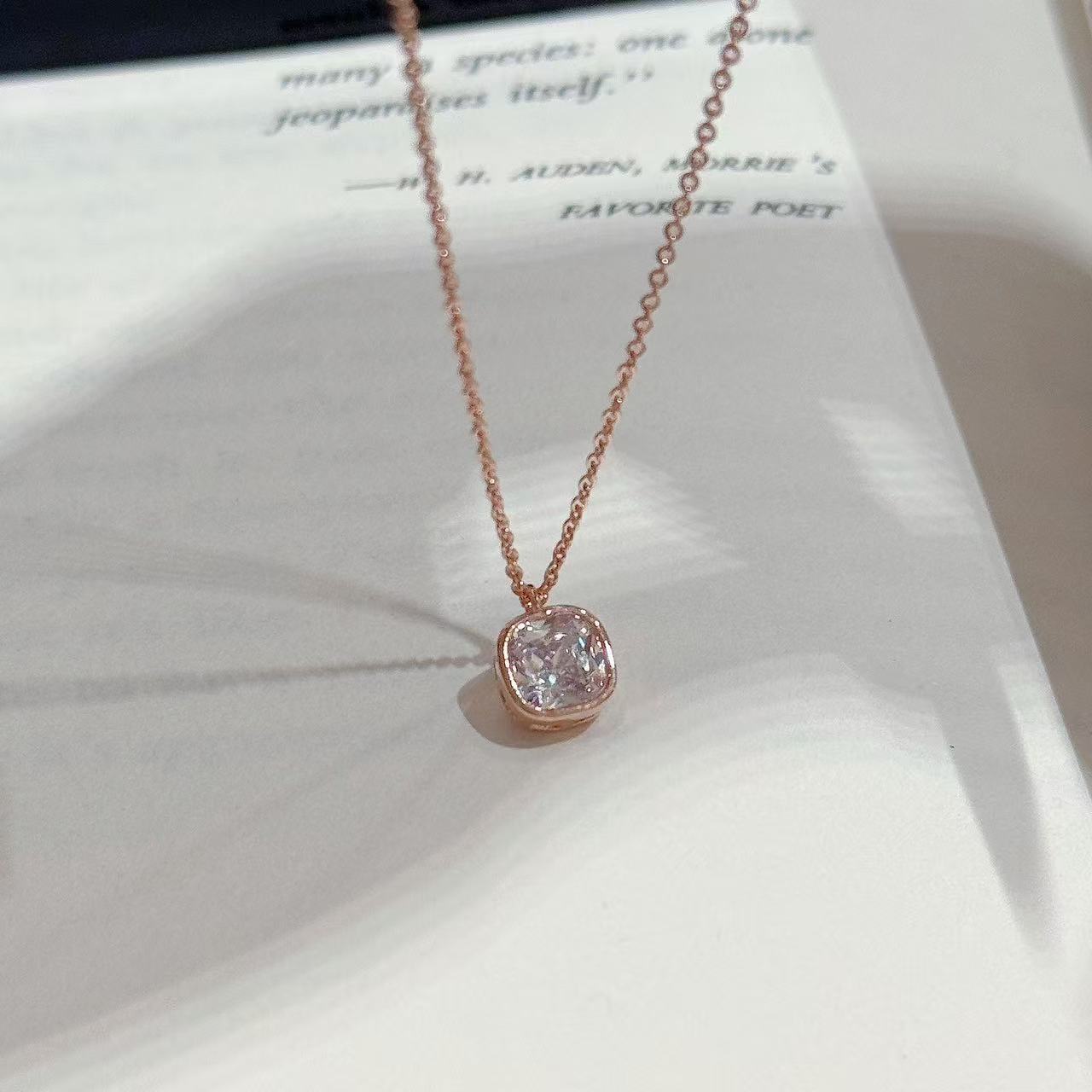Cool Minimal Luxury Geometric Sugar Cube Cubic Zirconia Pendant Necklace, Niche Dainty Elegant All-Match Choker Jewelry for Women