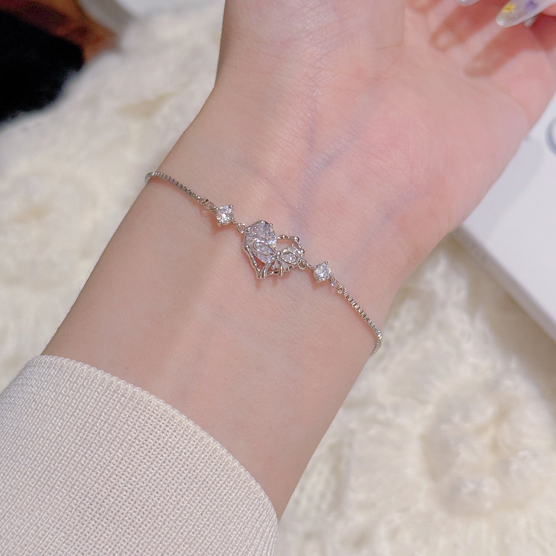 Sweet Bow Bracelet, Luxury Niche Hollow Hand Jewelry, Fresh Cold Style Exquisite Versatile Bracelet