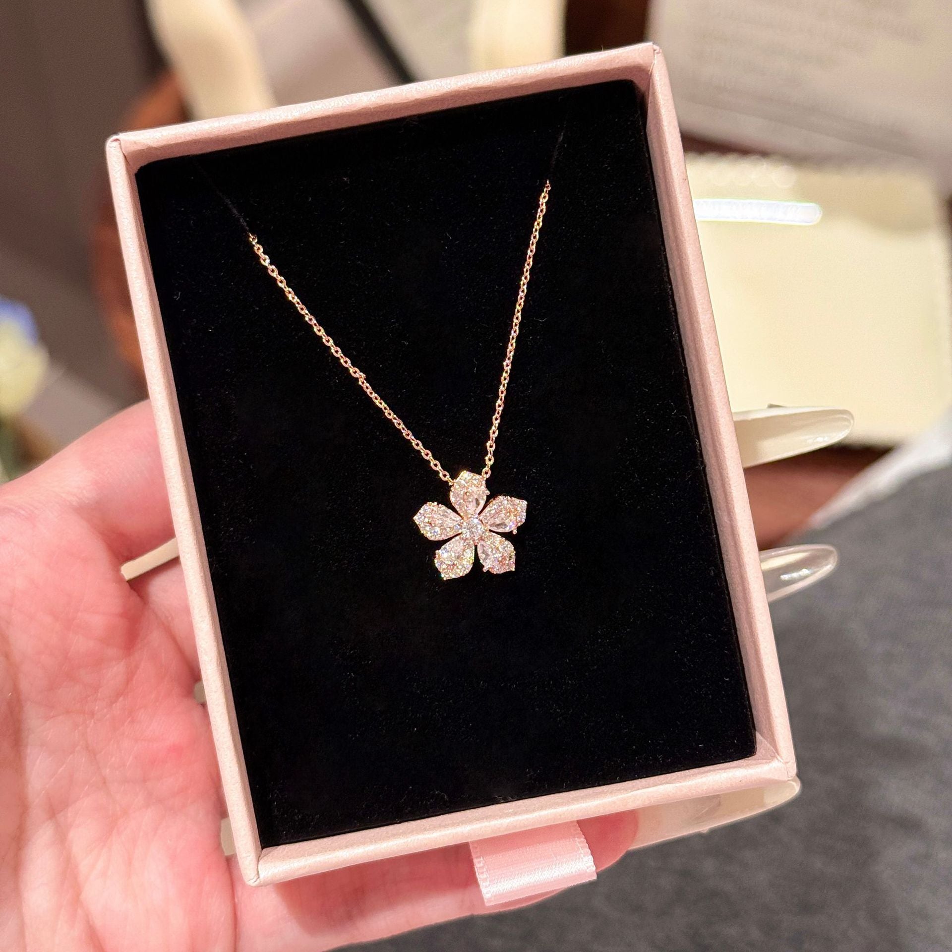 Fashion Zircon Flower Pendant Necklace, Elegant Daily Neck Chain