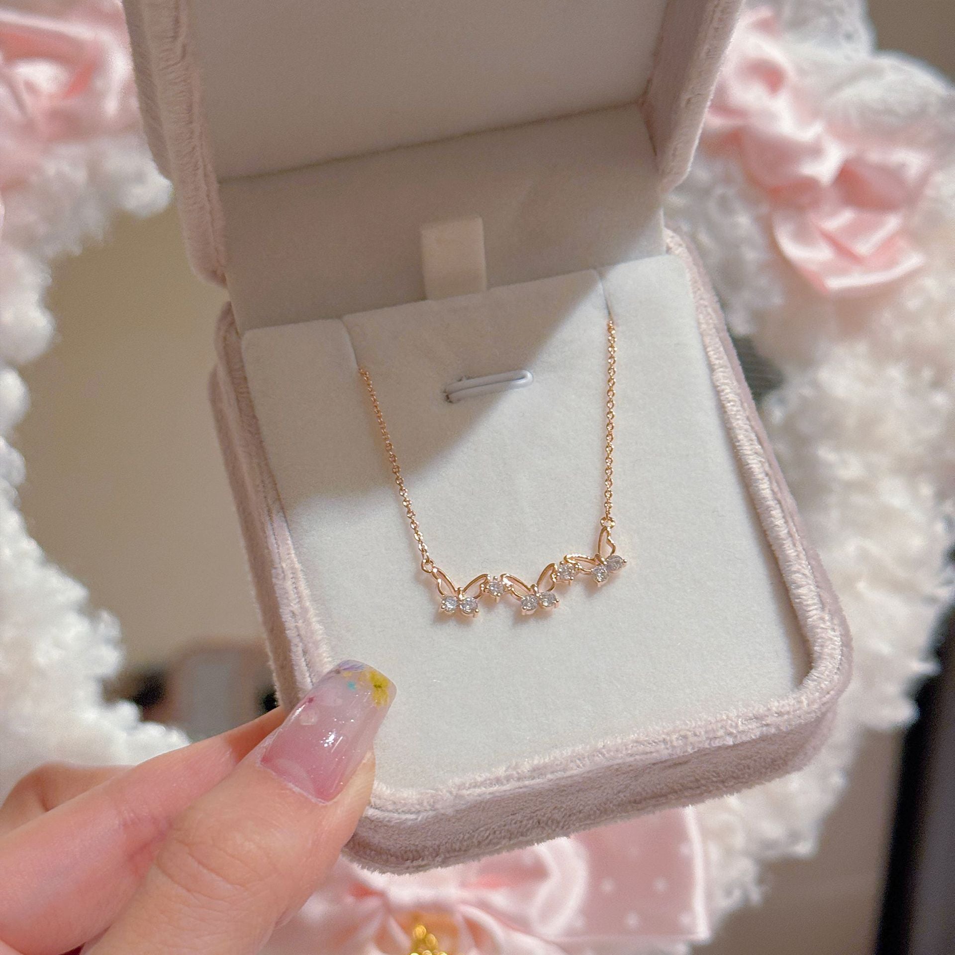 Butterfly Necklace, Luxury Niche Cold Style Clavicle Chain, Sparkling Delicate Temperament Versatile Fashion Necklaces for Women