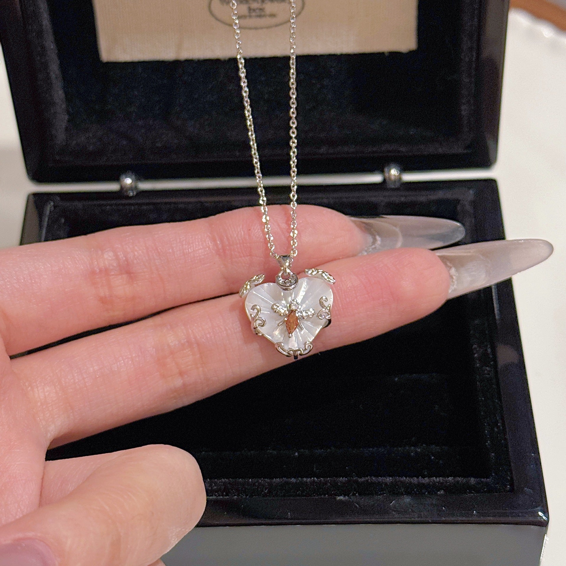 Babylonian Heart Natural Shell Necklace Elegant Luxury Delicate Women Neck Jewelry