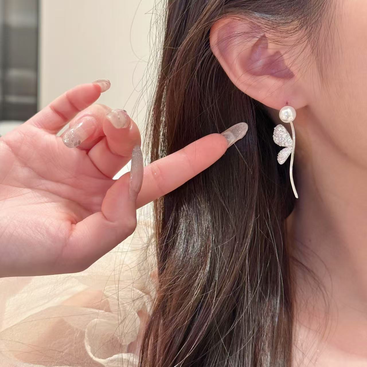 Four Seasons Elegant Long Butterfly Drop Earrings, Luxury Full Paved Rhinestone Pearl Dangle Earrings for Women, Minimal Stylish Fine Jewelry