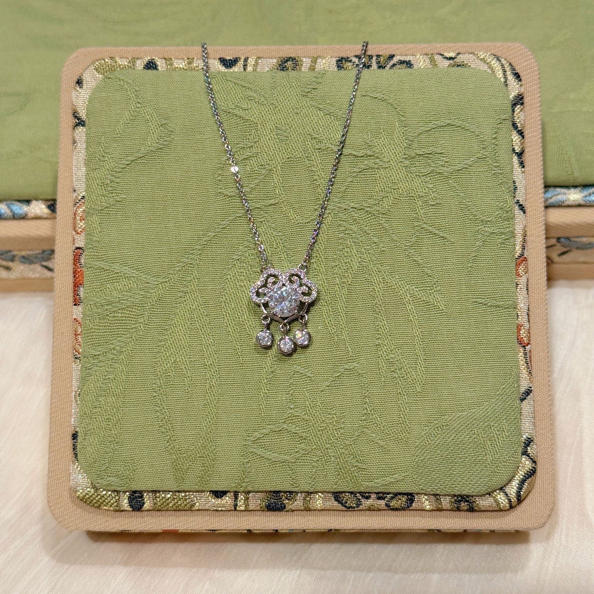 Vintage Gourd Peace Lock Necklace, Chinese Style Ginkgo Leaf Necklace, Zodiac Year Elegant Exquisite National Trend Jewelry for Women
