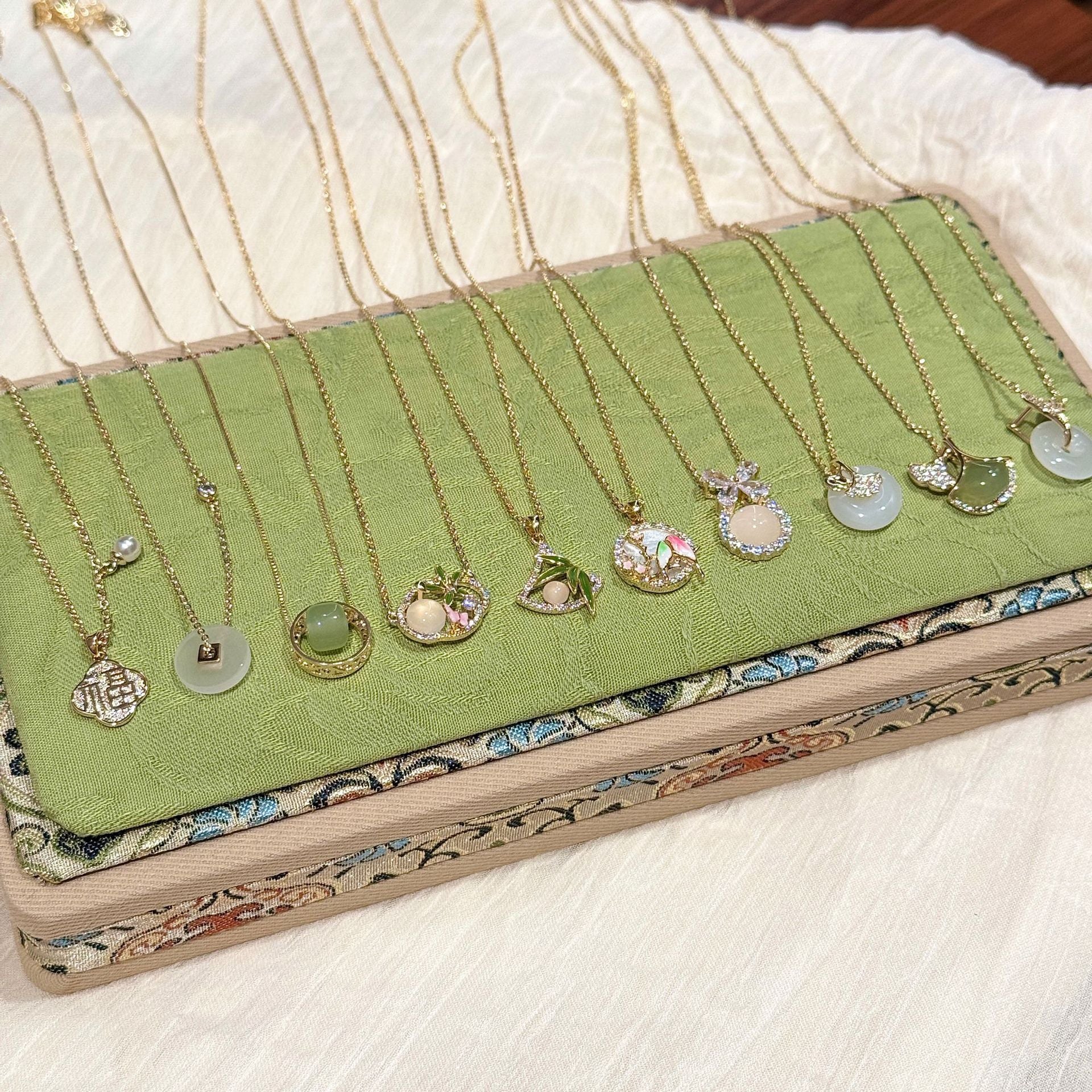 Vintage Gourd Peace Lock Necklace, Chinese Style Ginkgo Leaf Necklace, Zodiac Year Elegant Exquisite National Trend Jewelry for Women