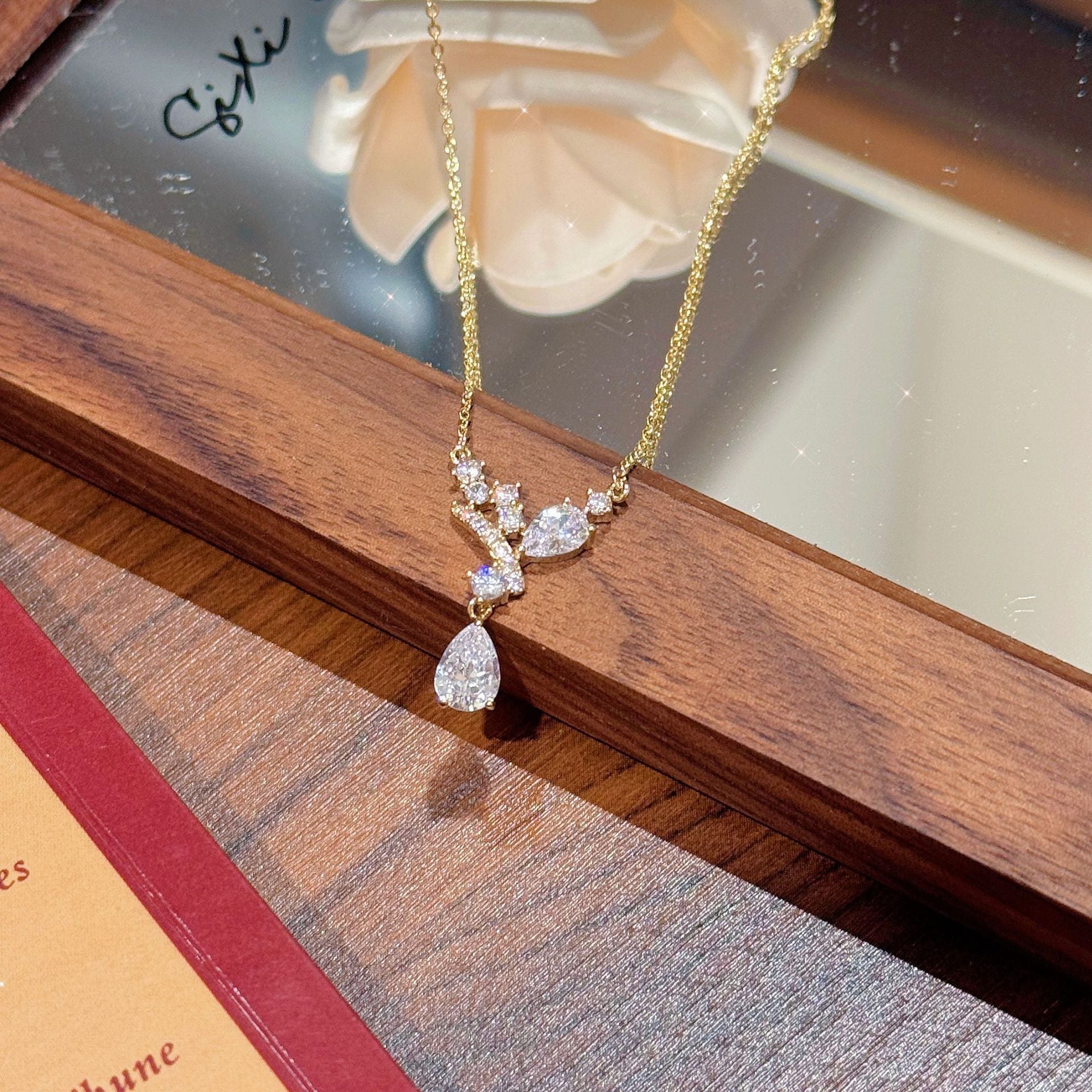 Luxury Water Drop Necklace, Korean Style Shiny Clavicle Chain, Exquisite Niche All-match Fashion Pendant Jewelry