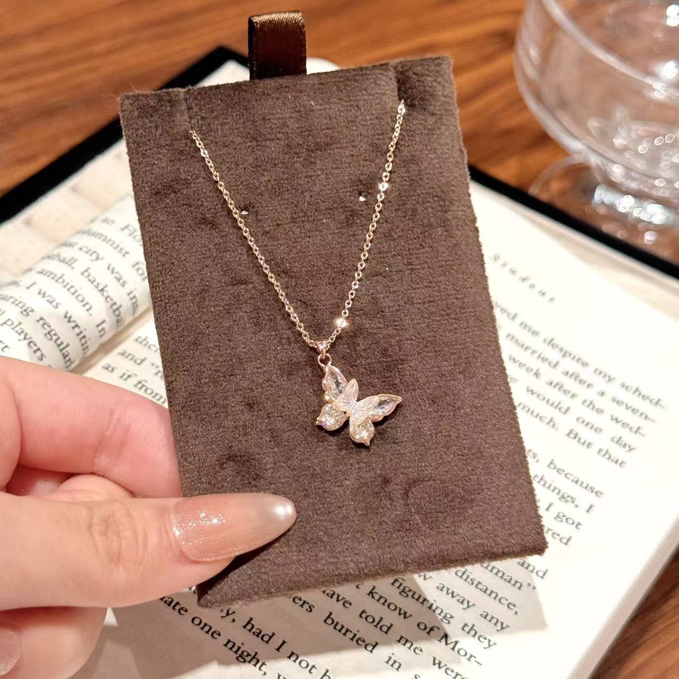 Sparkling Zircon Butterfly Clavicle Necklace, Elegant Luxury Daily Fashion Women Jewelry