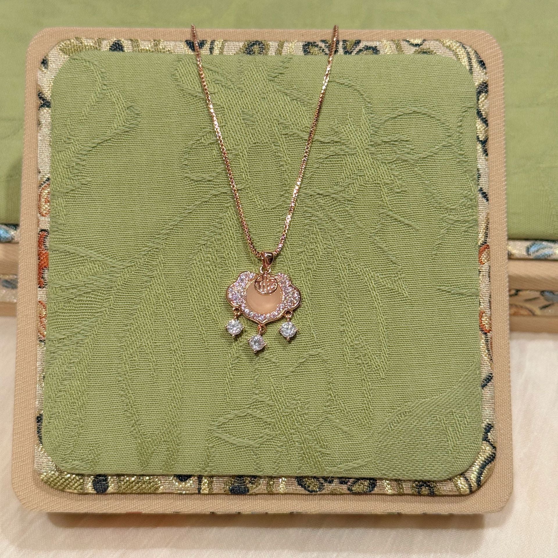 Vintage Gourd Peace Lock Necklace, Chinese Style Ginkgo Leaf Necklace, Zodiac Year Elegant Exquisite National Trend Jewelry for Women