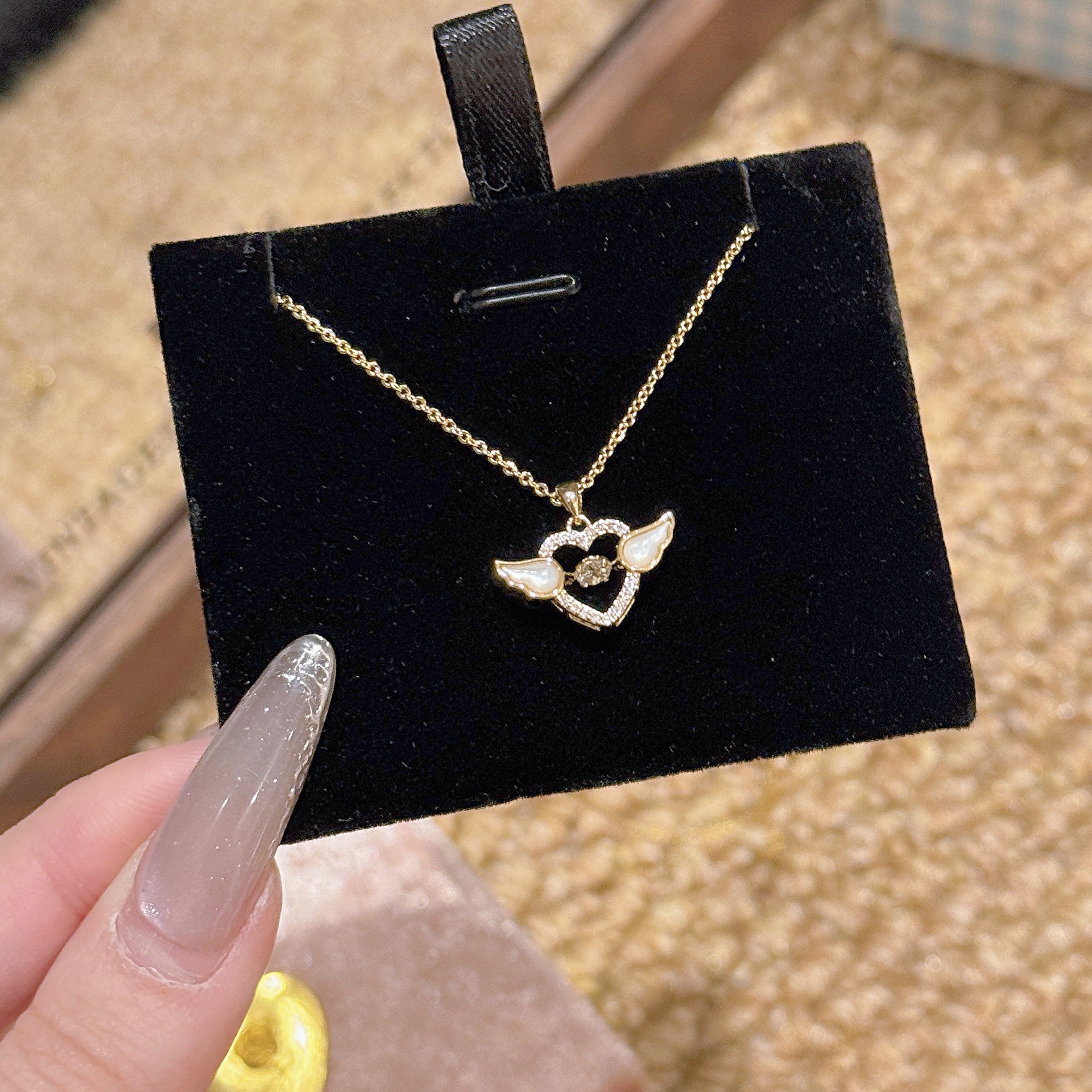 Angel Heart Pendant Necklace, Natural Shell Luxury High-grade Necklace, Exquisite Valentine's Day Gift Jewelry
