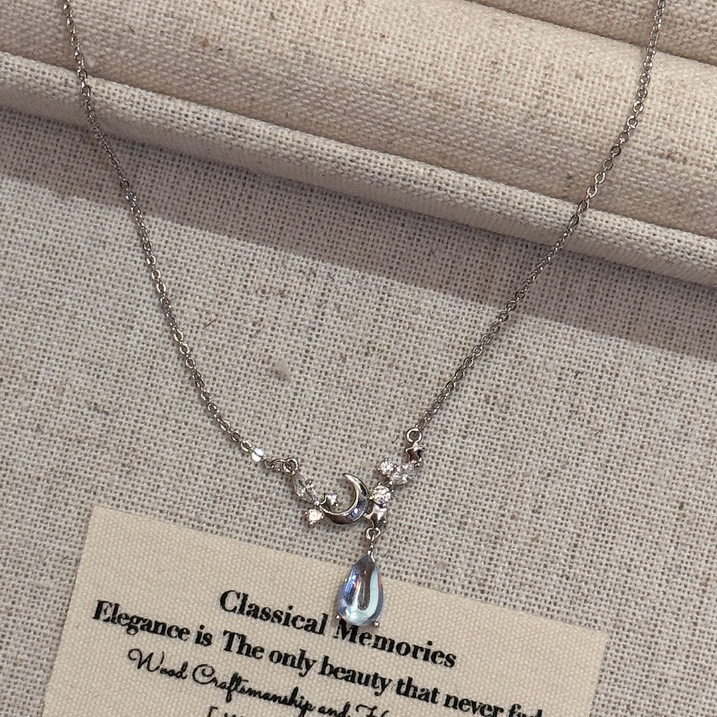 Korean Style Butterfly Necklace with Aquamarine, Minimalist Luxury Clavicle Chain, Niche Versatile Jewelry for Women