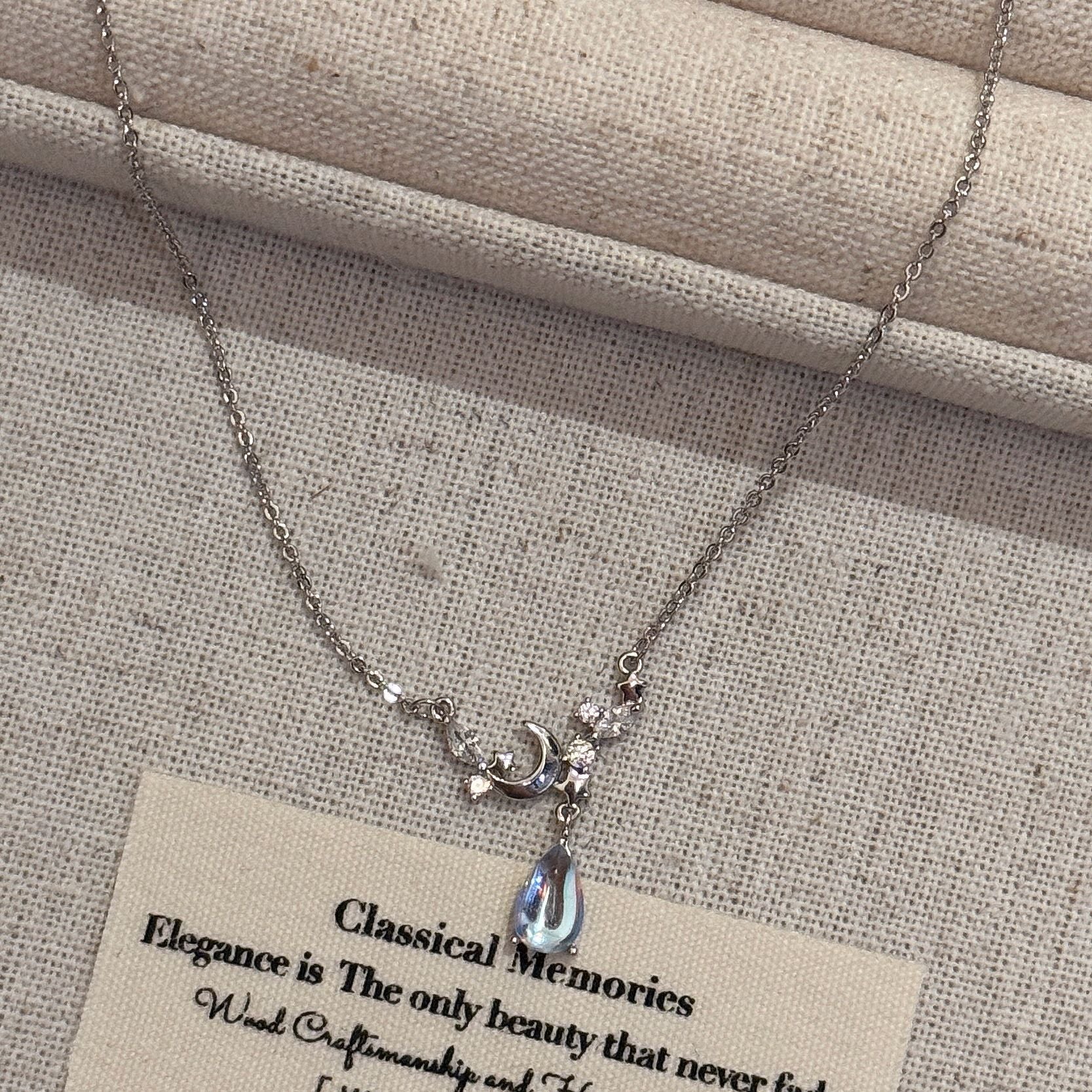 Korean Style Butterfly Necklace with Aquamarine, Minimalist Luxury Clavicle Chain, Niche Versatile Jewelry for Women