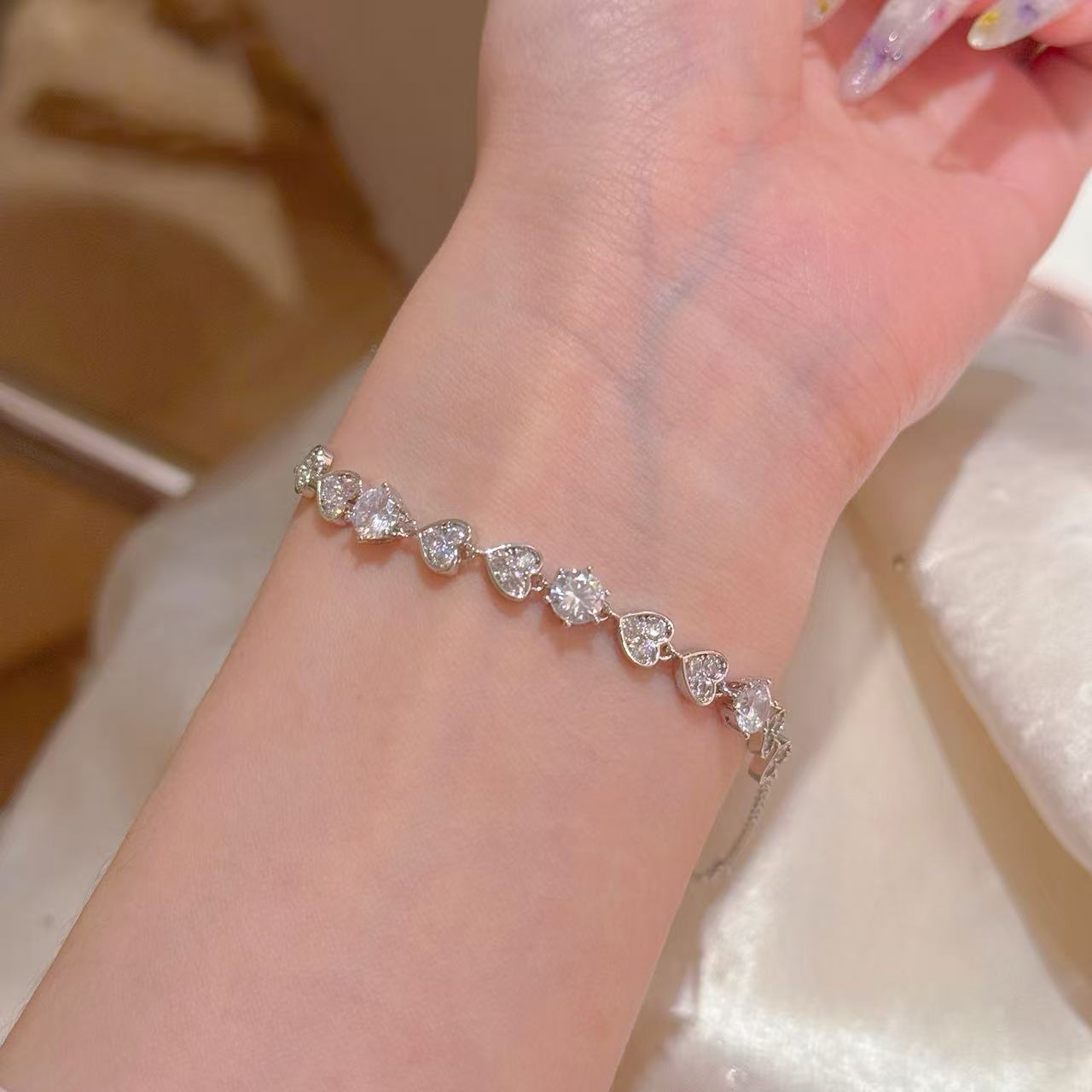 Heart Charm Bracelet, Minimal Luxury Niche Sweet Bangle, Dainty All-match Elegant Women Hand Jewelry