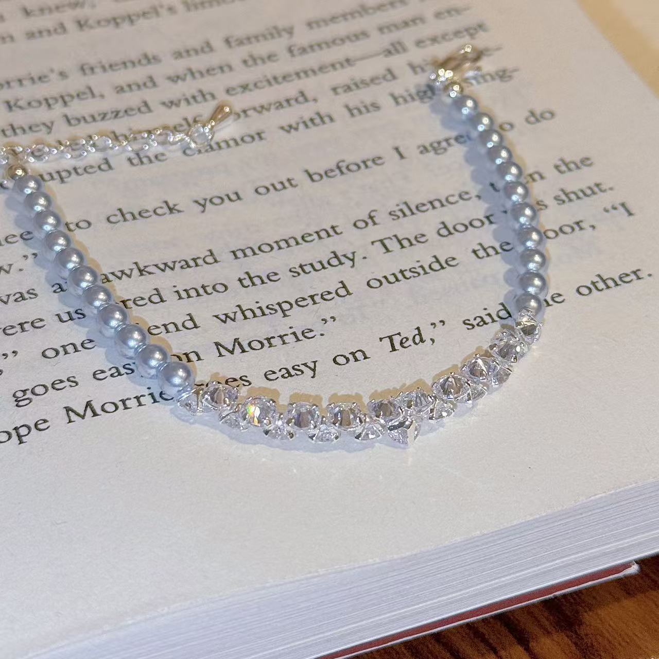 Diamond Encrusted Pearl Bracelet, Light Luxury Cold Style Elegant Stylish Daily Matching Women Hand Accessories