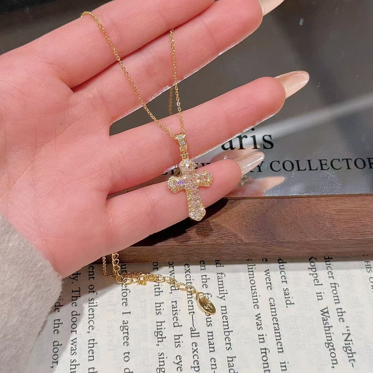 Trendy Cross Zircon Clavicle Chain, Minimalist Niche High-end Luxury All-match Fashion Necklace