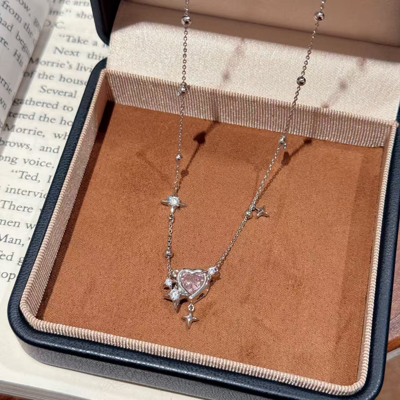 Sparkly Heart Clavicle Necklace, Luxury Niche Stylish Design Dainty Pendant Necklace