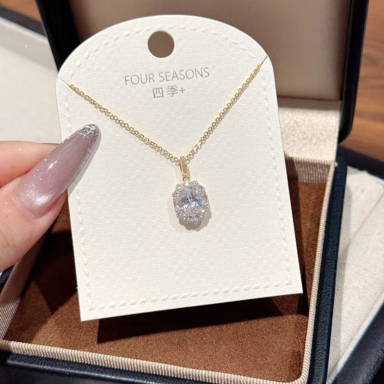 Luxury Vintage Oval Cubic Zirconia Pendant Necklace, Niche Upscale Dainty Elegant All-Match Choker Jewelry