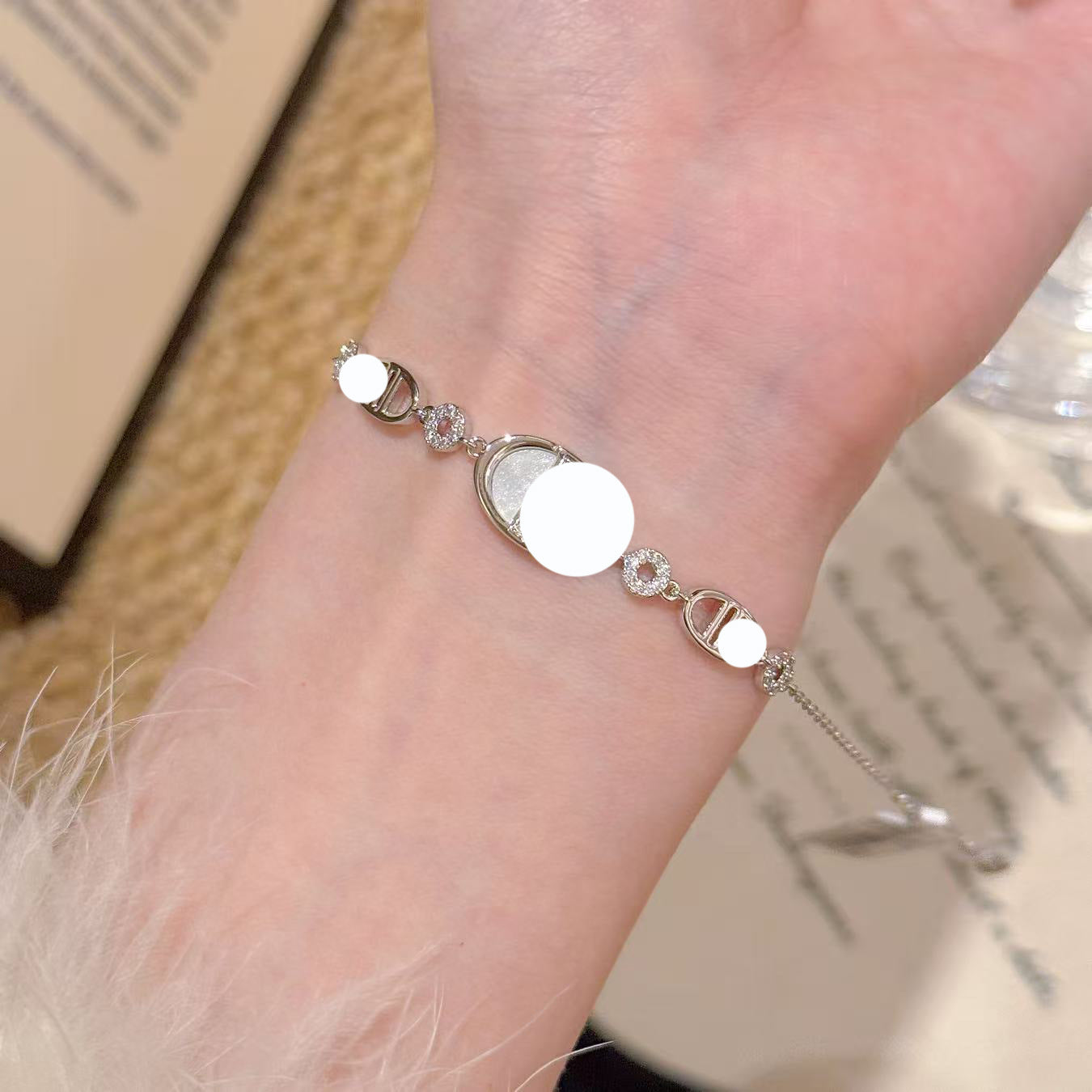 Four Seasons Charm Aquamarine Bracelet, Fashion Niche Sparkling Women Hand Jewelry, High-end Light Luxury Wrist Chain