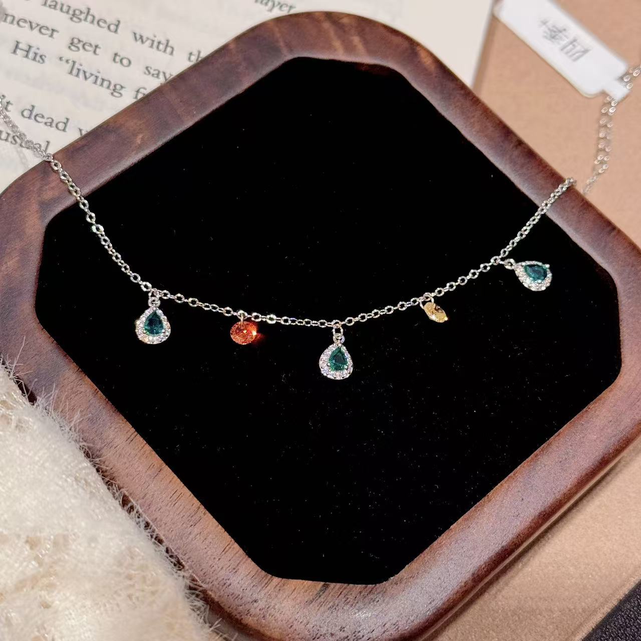 Four Seasons Charm Aquamarine Bracelet, Fashion Niche Sparkling Women Hand Jewelry, High-end Light Luxury Wrist Chain
