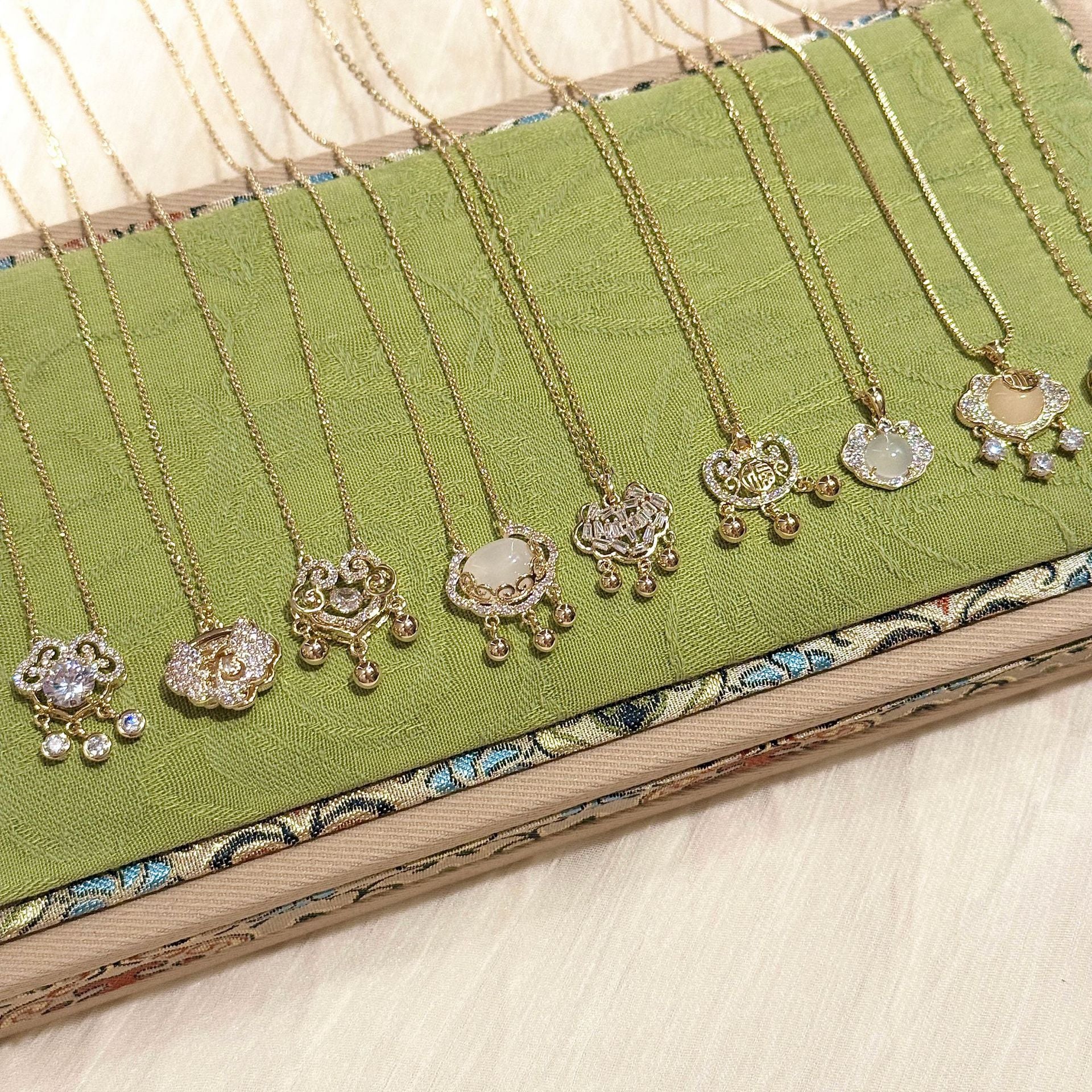 Vintage Gourd Peace Lock Necklace, Chinese Style Ginkgo Leaf Necklace, Zodiac Year Elegant Exquisite National Trend Jewelry for Women
