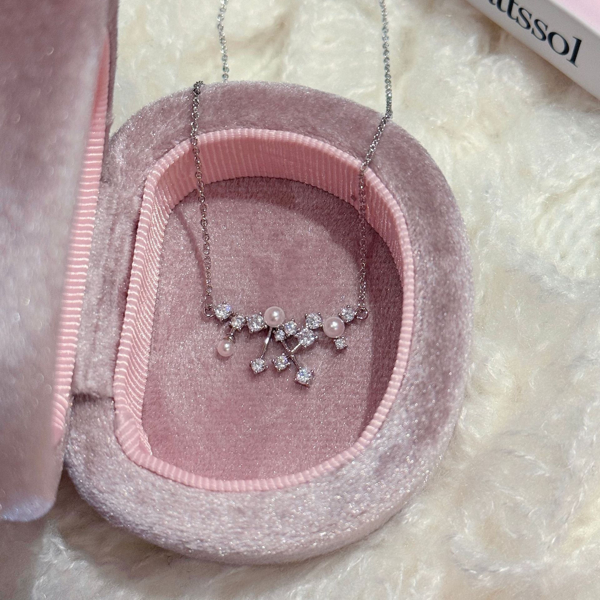Spring Floral Branch Pearl Necklace, Shiny Zircon Light Luxury Elegant Clavicle Chain, Daily Commute Versatile Necklace