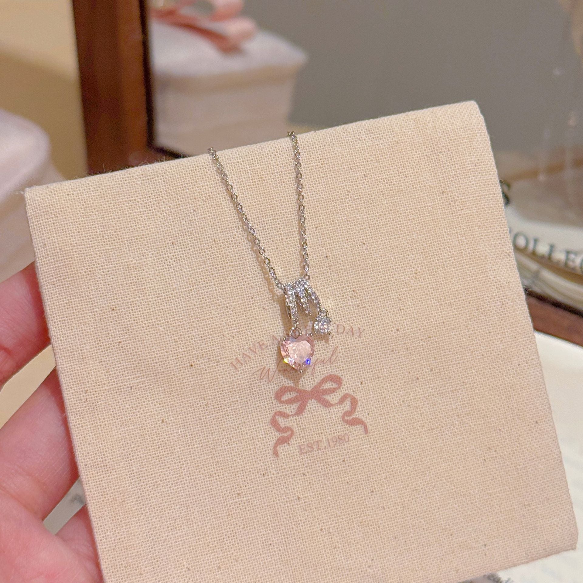 Pink Heart Pendant Choker Necklace, Luxury Dainty Clavicle Chain, Elegant Temperament Jewelry, Perfect Gift for Girlfriend