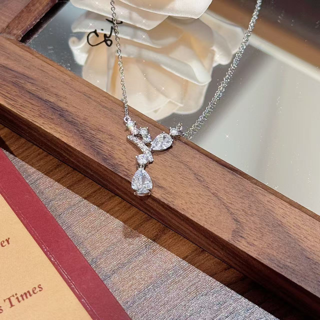 Luxury Water Drop Necklace, Korean Style Shiny Clavicle Chain, Exquisite Niche All-match Fashion Pendant Jewelry