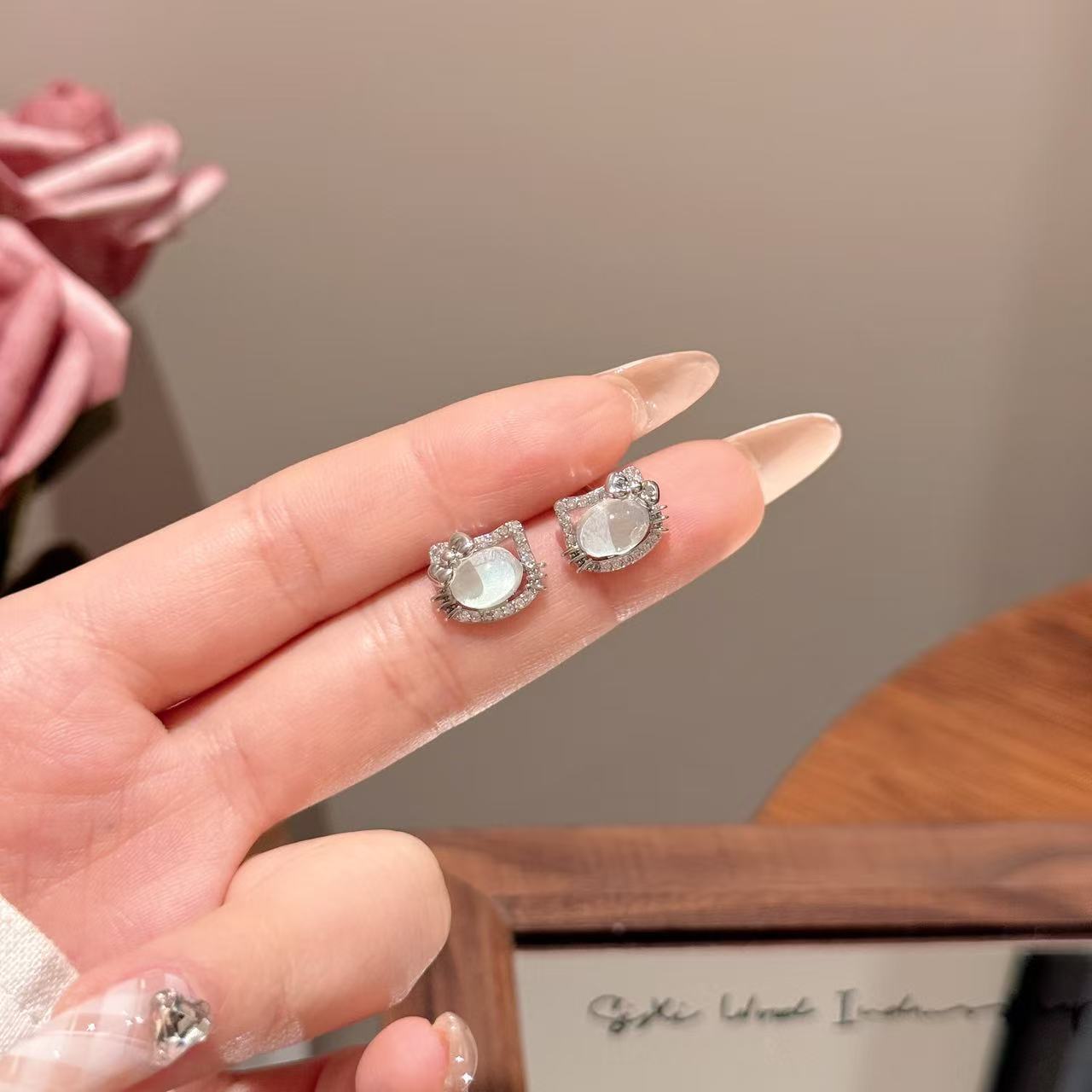 Cute Cat Stud Earrings, S925 Sterling Silver Post, Minimalist Dainty Earrings, Luxury Niche Versatile Jewelry