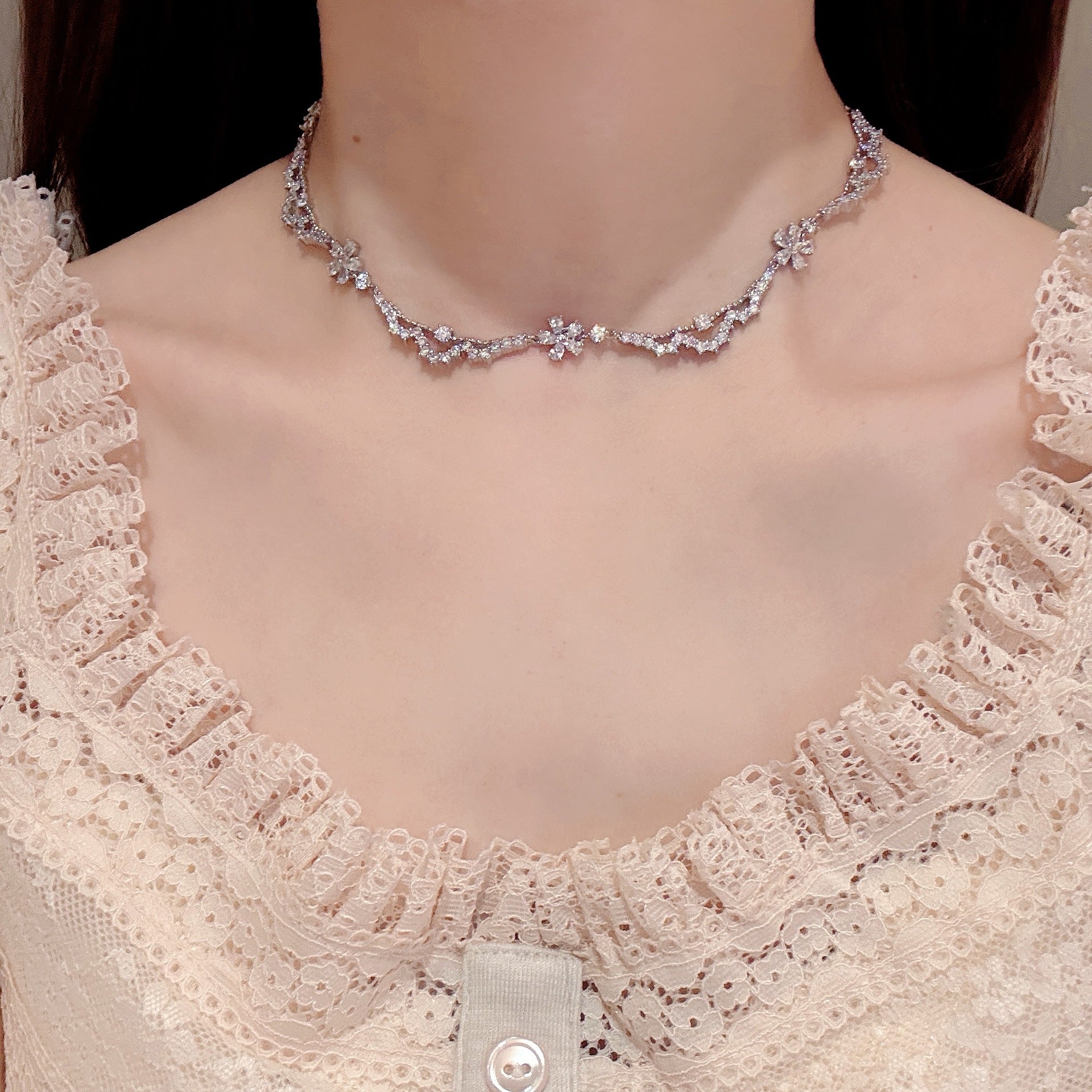Sparkling Flower Pendant Necklace, Minimalist Niche Luxury Clavicle Chain, Sweet Elegant Dainty Necklace