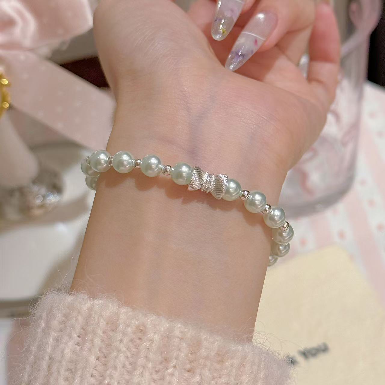Cold Tone Bow Pearl Bracelet, Luxury Niche Elegant Hand Chain, Exquisite Birthday Gift Versatile Women Jewelry