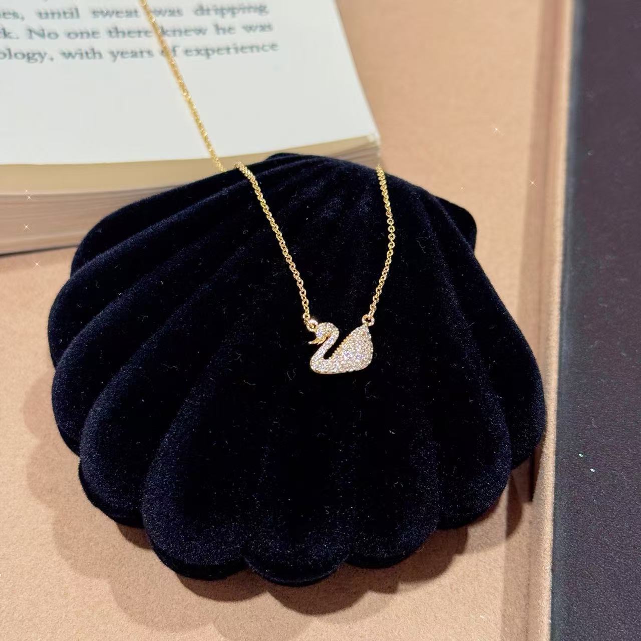 Swan Necklace, Fashion Luxury Jewelry for Women, Minimalist Exquisite Little Swan Pendant Elegant Clavicle Chain