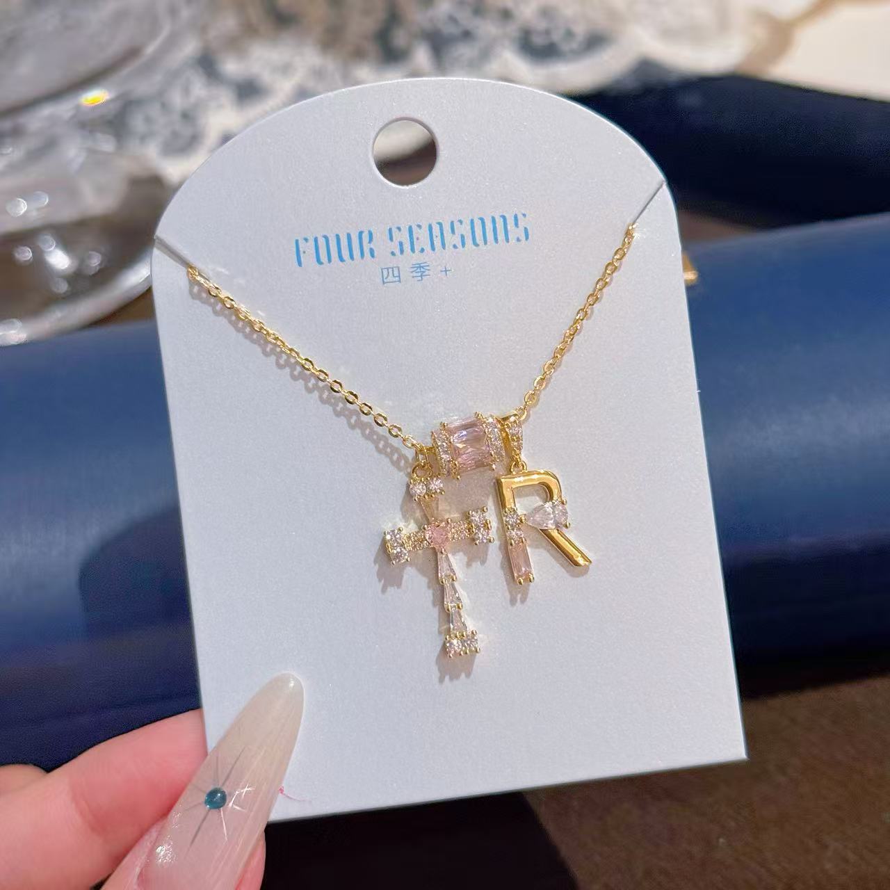 Gold Dainty Necklace Minimalist Luxury Clavicle Chain Elegant Fashion All-match Commute Jewelry Gifts for Girlfriend