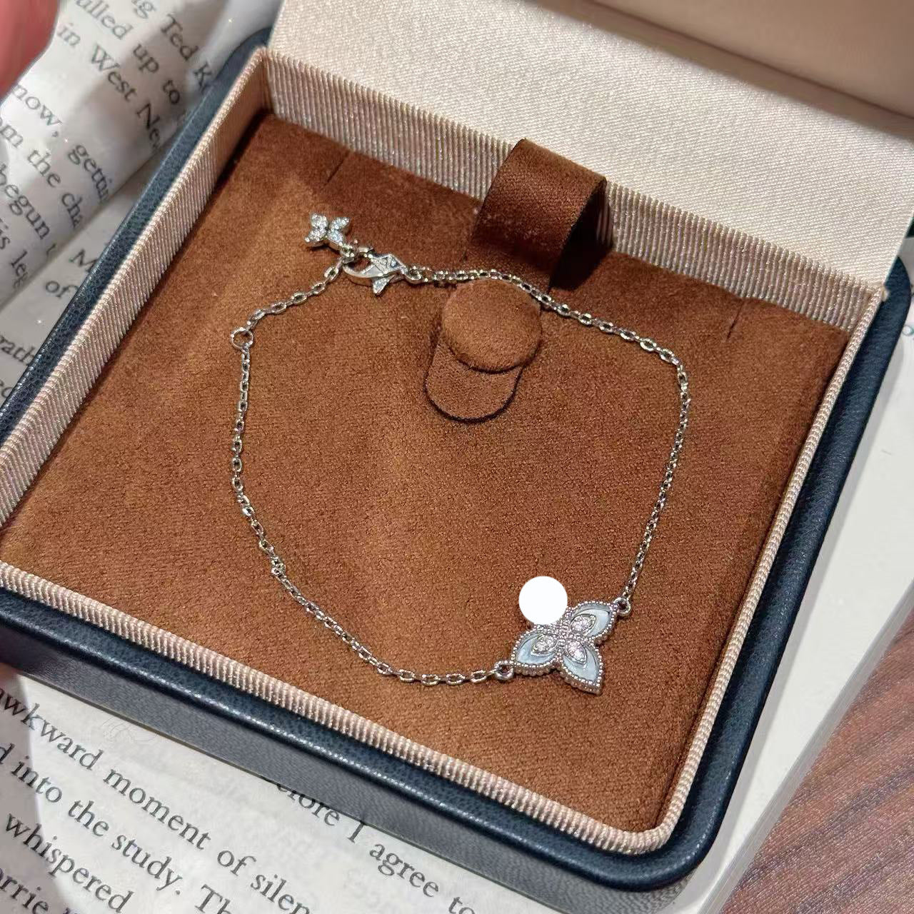 Four Seasons Charm Aquamarine Bracelet, Fashion Niche Sparkling Women Hand Jewelry, High-end Light Luxury Wrist Chain