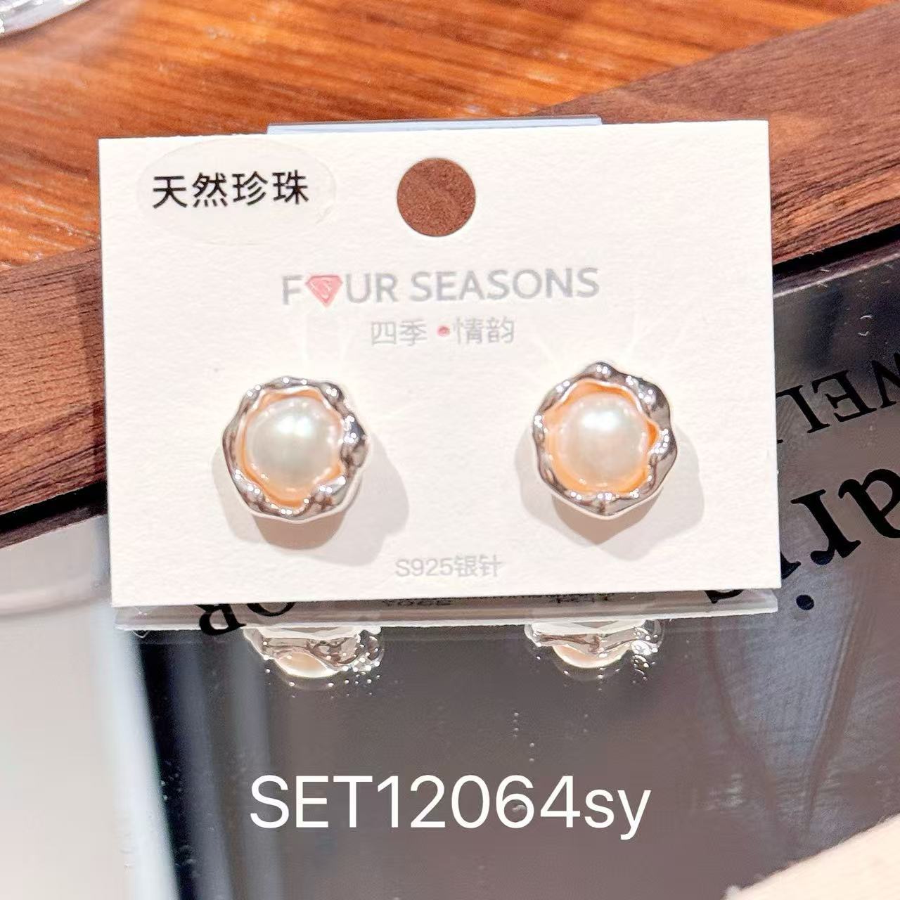 Gentle Style Tulip Tassel Necklace, Exquisite Luxury Clavicle Chain, Sweet Elegant Pendant Jewelr