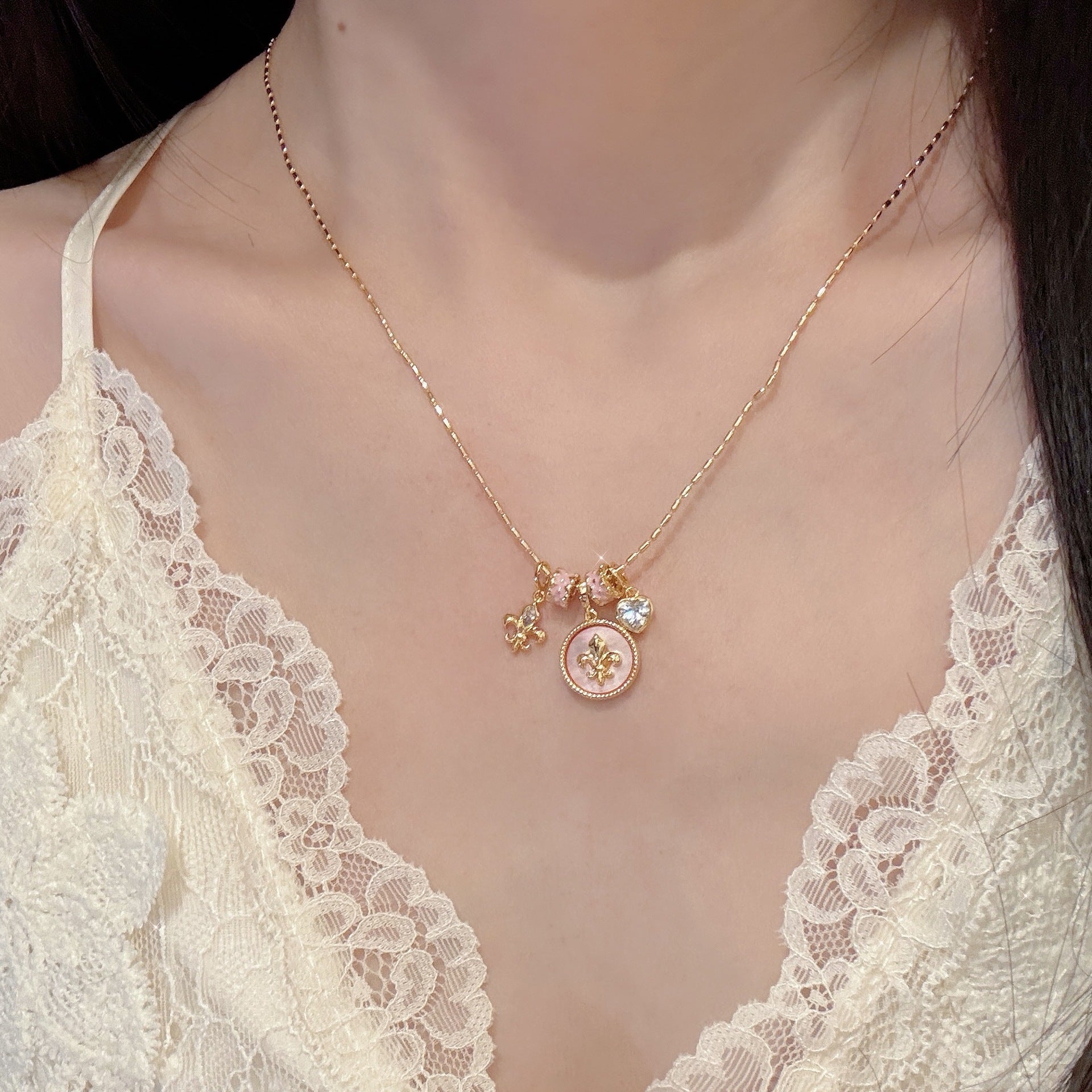 Heart & Iris Pendant Necklace with Natural Shell Inlay, Niche Luxury Dainty Clavicle Chain, Elegant All-match Daily Necklace