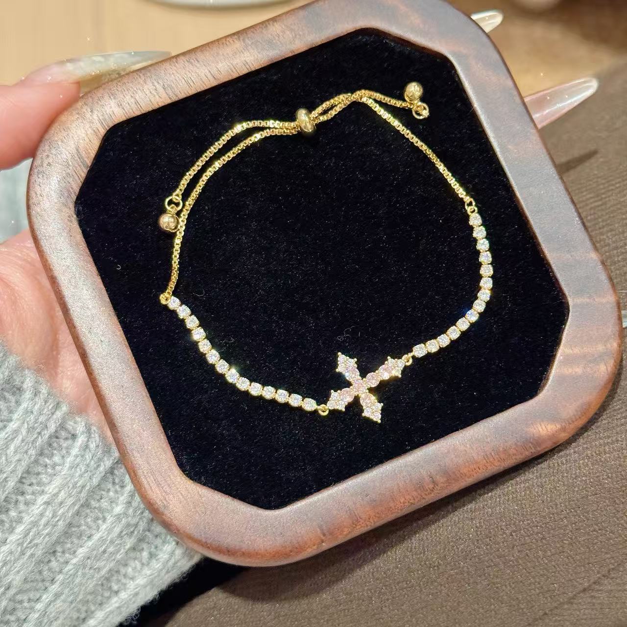 Hot Selling Cross Bracelets for Women, Minimal Cold Stylish Bracelet, Niche Designer Luxury Elegant Hand Jewelry