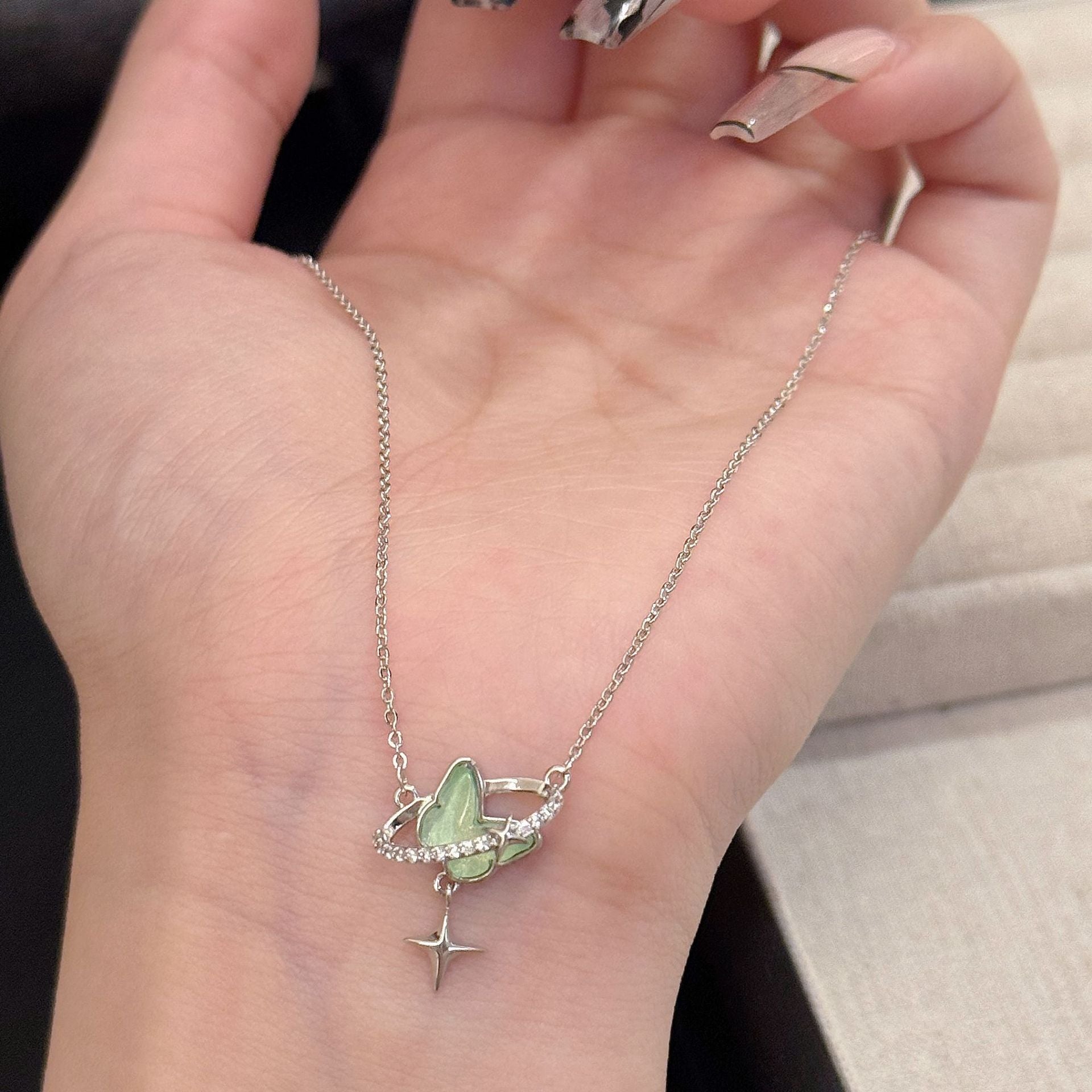 Korean Style Butterfly Clavicle Chain, Minimalist Niche Temperament Pendant Necklace, Luxury Elegant Fashion Jewelry Gift