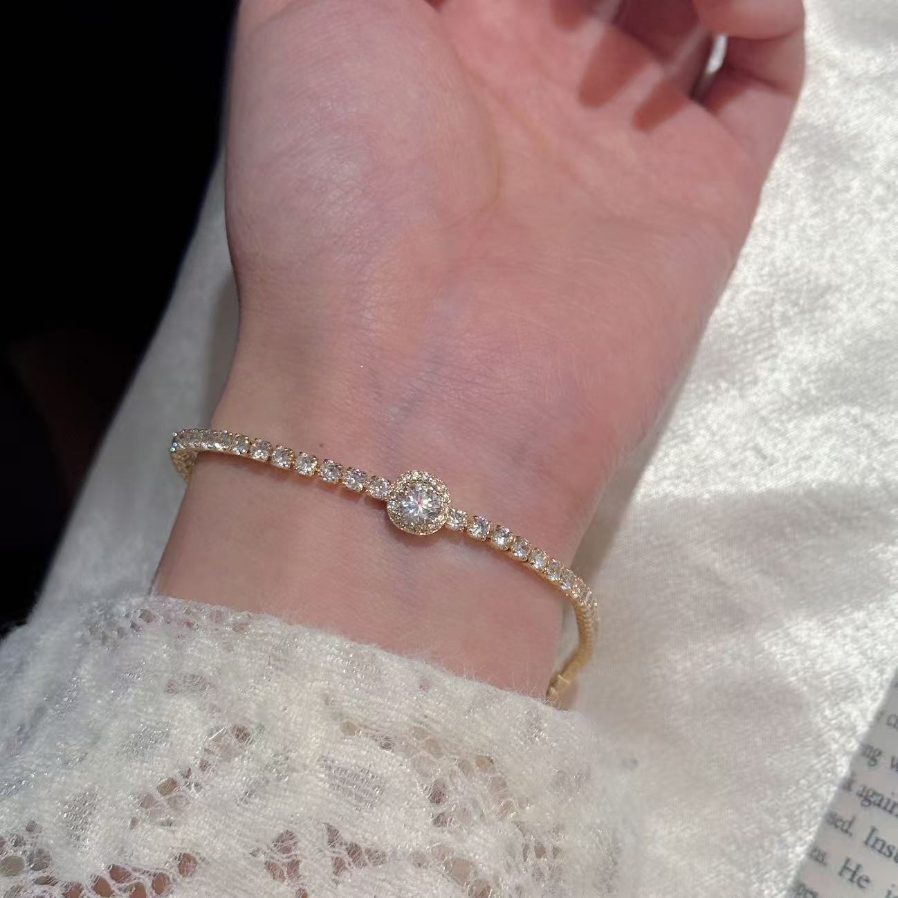Geometric Round Shiny Zircon Bracelet, Luxury Niche Minimalist Elegant Bangle, Daily Commute All-match Fashion Jewelry