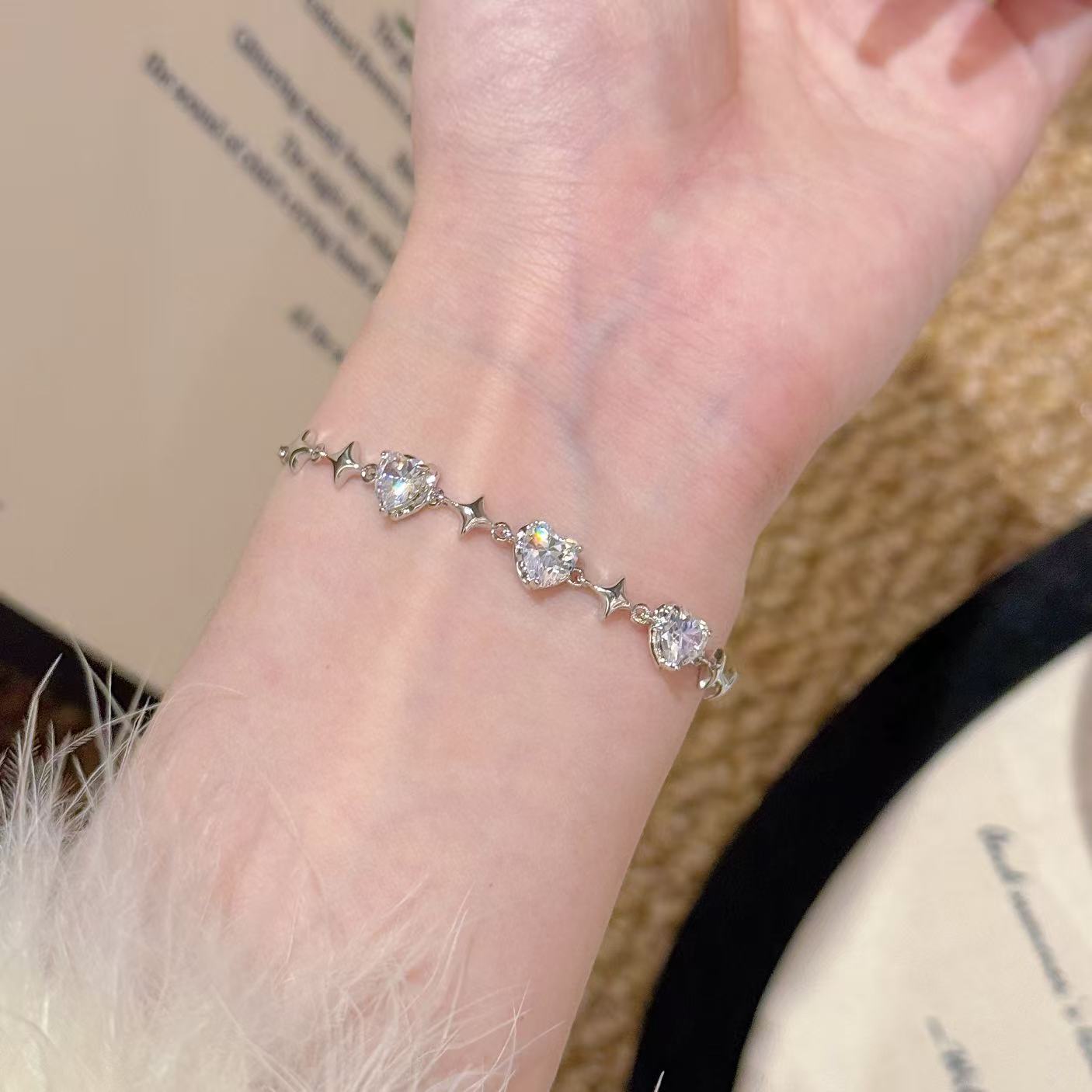 Sweet Star Heart Bracelet Elegant Luxury Unique Design Women Daily Hand Accessories